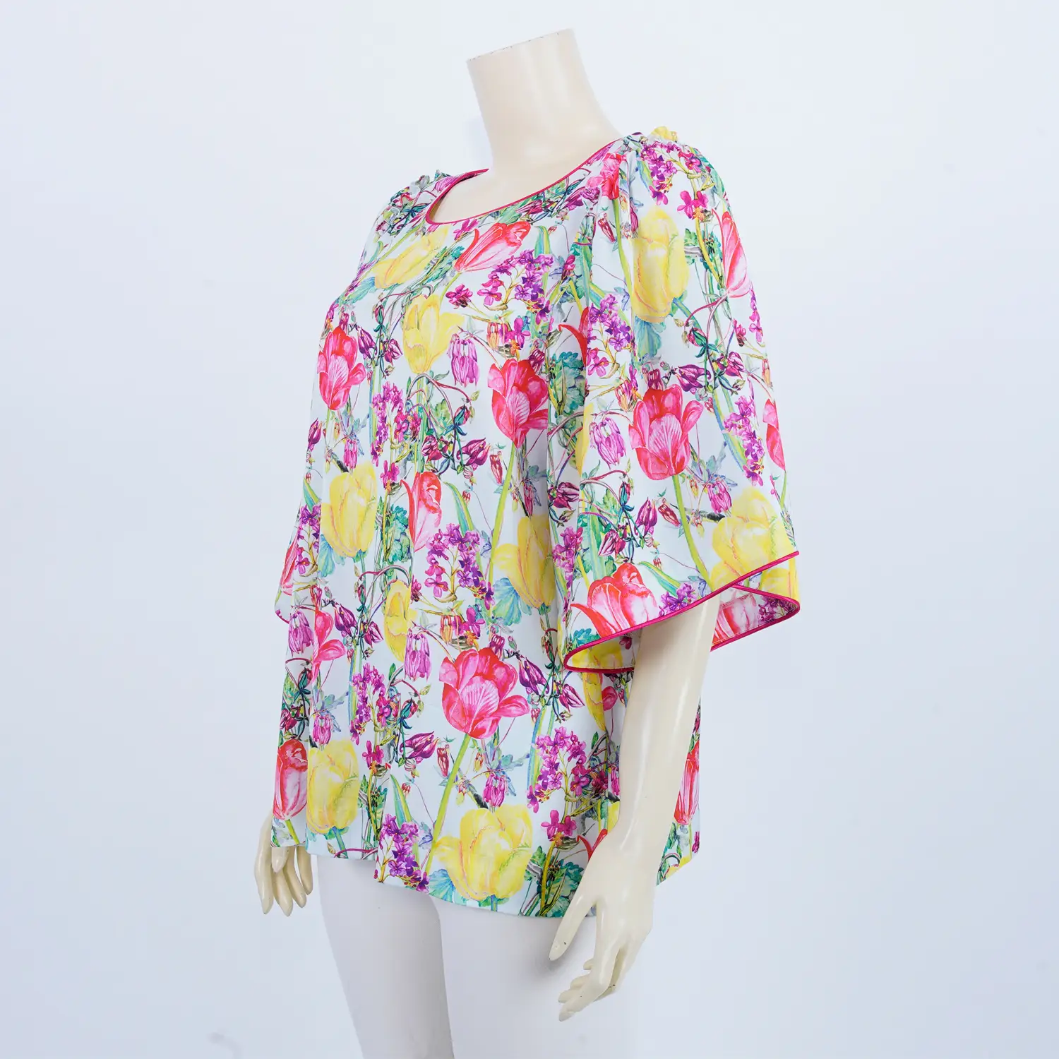 เสื้อคอปาด แขนบาน ยาว 3 ส่วน ผ้าซาติน ลายดอกไม้หลากสี - Image 3