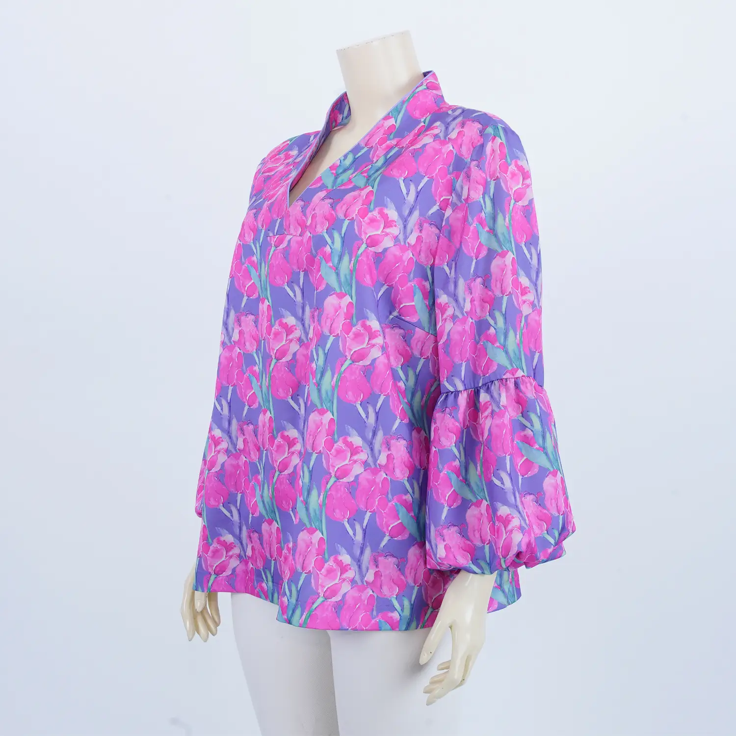 เสื้อคอวี แขนกระบอก ปลายแขนบอลลูน ยาว 4 ส่วน ผ้าลายดอกไม้ - Image 2