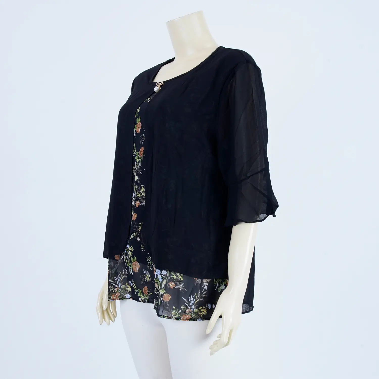 เสื้อคอกลม แขน 3 ส่วน ปลายแขนระบาย ผ้าชีฟอง ดีไซน์ 2 เลเยอร์ และเข็มกลัด - Image 3
