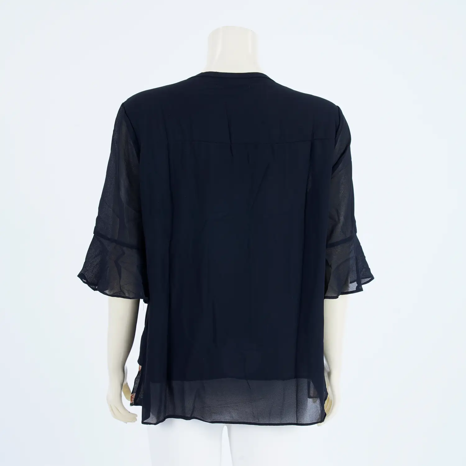 เสื้อคอกลม แขน 3 ส่วน ปลายแขนระบาย ผ้าชีฟอง ดีไซน์ 2 เลเยอร์ และเข็มกลัด - Image 2