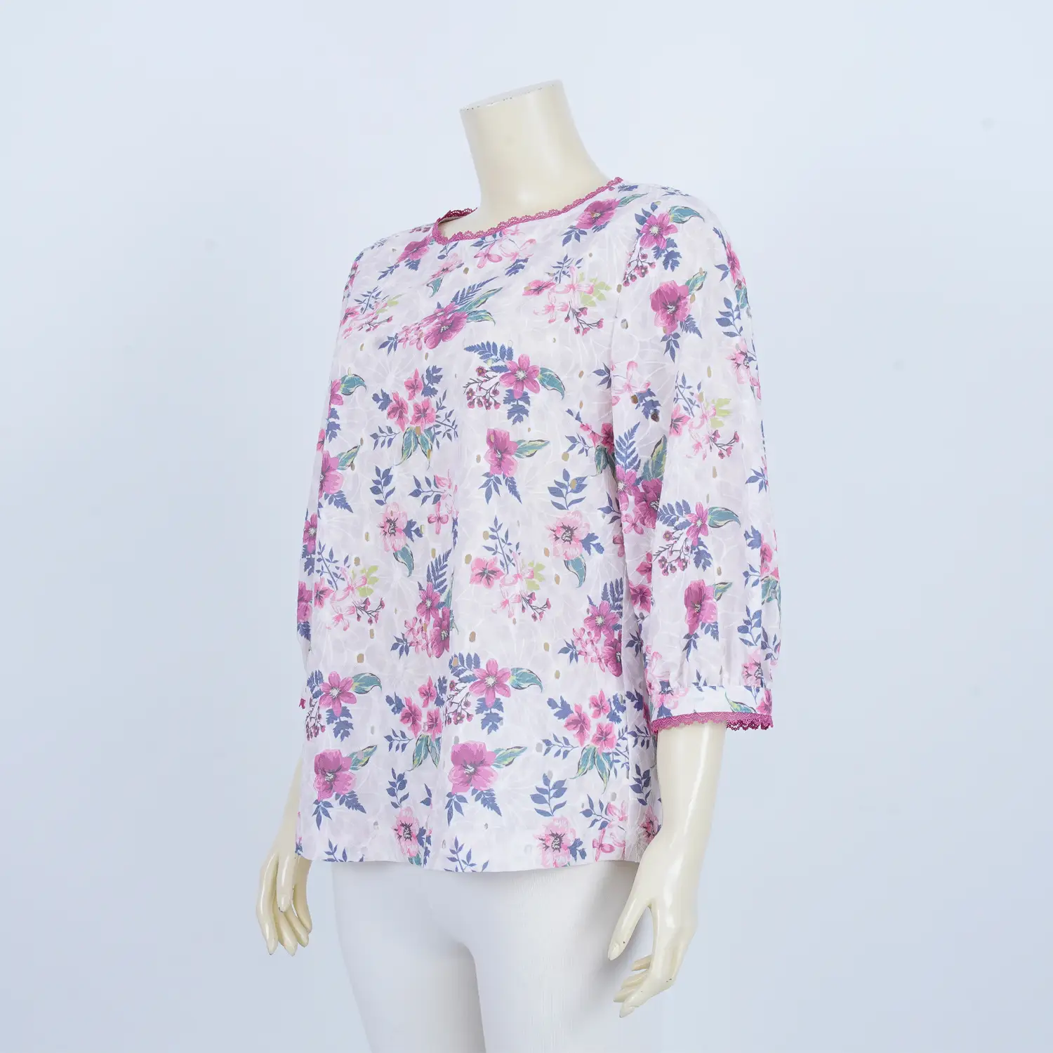 เสื้อคอกลม แขนพองยาว 4 ส่วน ผ้าคอตตอน ปักฉลุลายดอกไม้ - Image 3