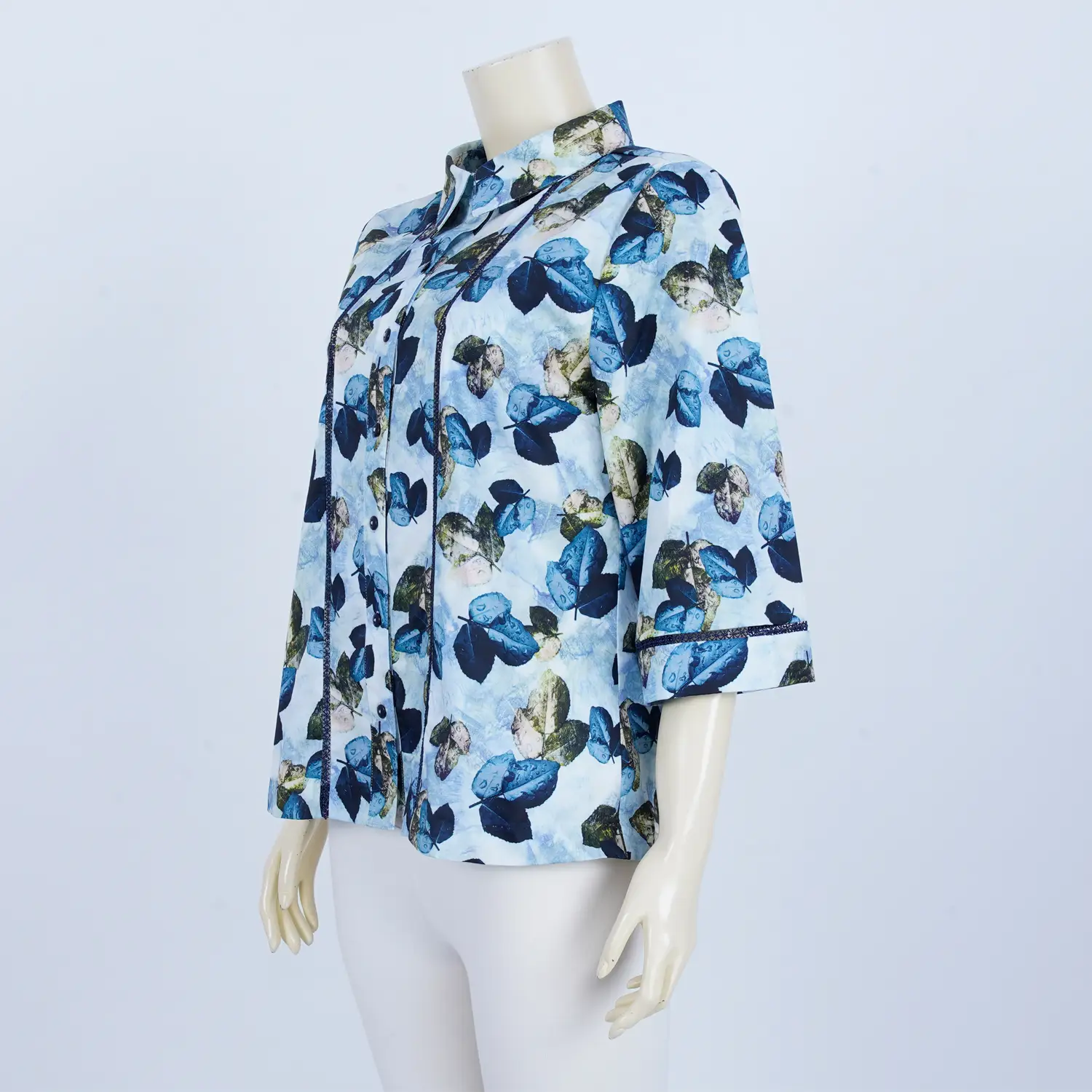 เสื้อเชิ้ต แขนยาว 4 ส่วน ตัดแต่งเทปลูกไม้ ผ้าคอตตอนลายใบไม้ - Image 2