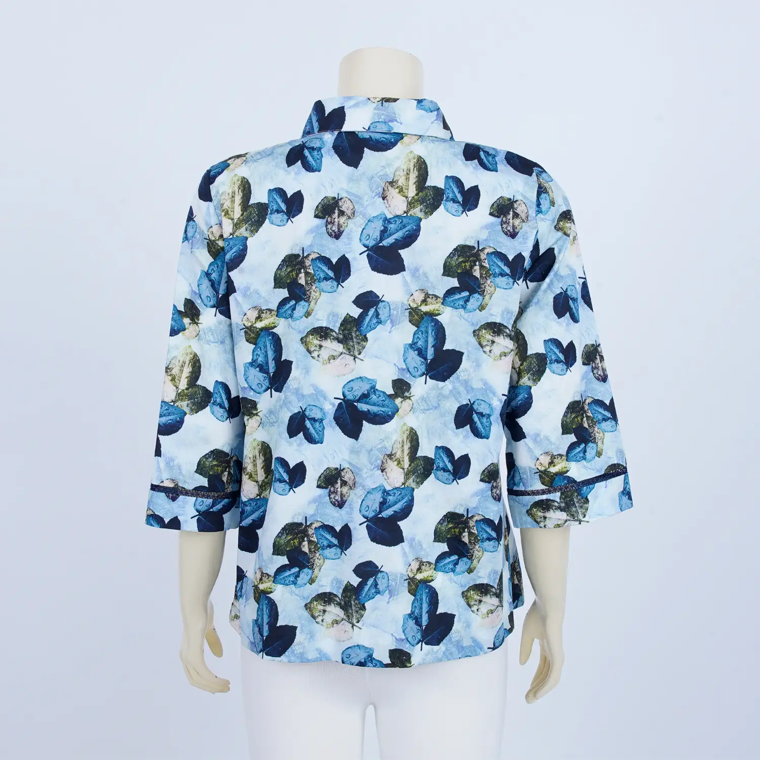 เสื้อเชิ้ต แขนยาว 4 ส่วน ตัดแต่งเทปลูกไม้ ผ้าคอตตอนลายใบไม้ - Image 3