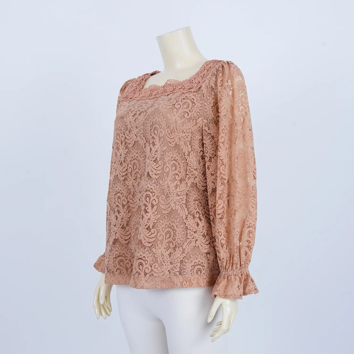 เสื้อคอเหลี่ยม แขนพอง ผ้าลูกไม้ลายเพชร ผสมลายเพสลีย์ - Image 2
