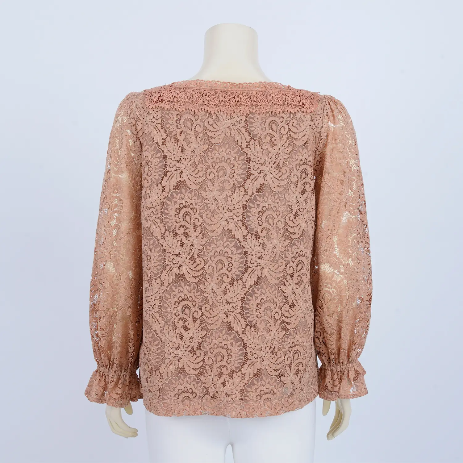 เสื้อคอเหลี่ยม แขนพอง ผ้าลูกไม้ลายเพชร ผสมลายเพสลีย์ - Image 3