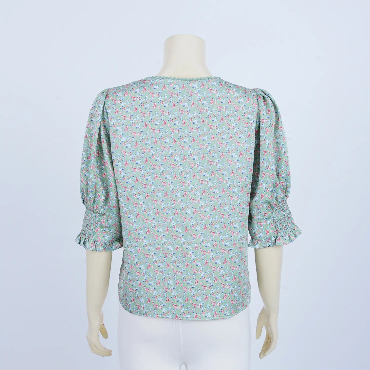 เสื้อคอวี แขนตุ๊กตา ยาว 3 ส่วน ผ้าลายทุ่งดอกไม้ - Image 3