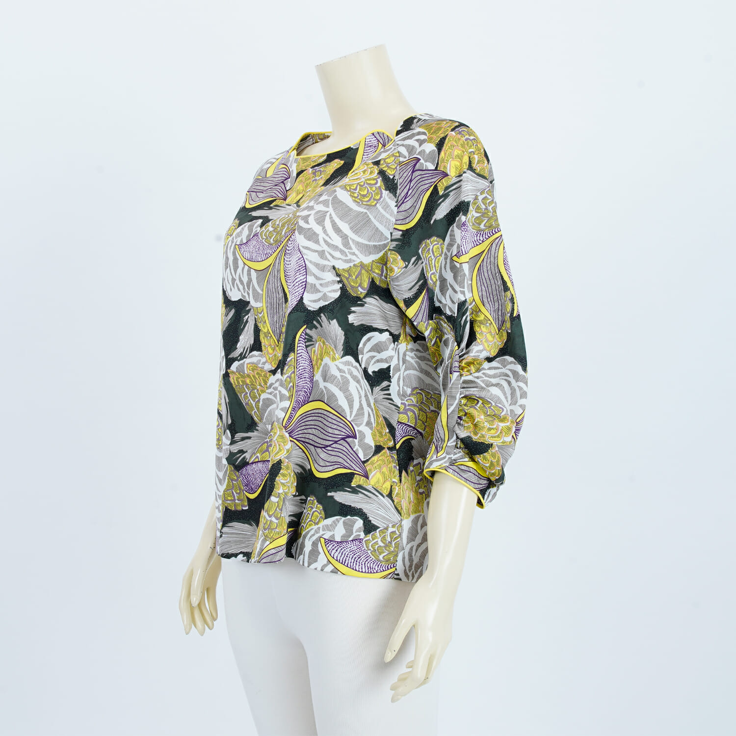 เสื้อคอปาด แขนแร็กแลน ยาว 5 ส่วน ผ้าซาติน ลายดอกไม้สไตล์กราฟิก - Image 2