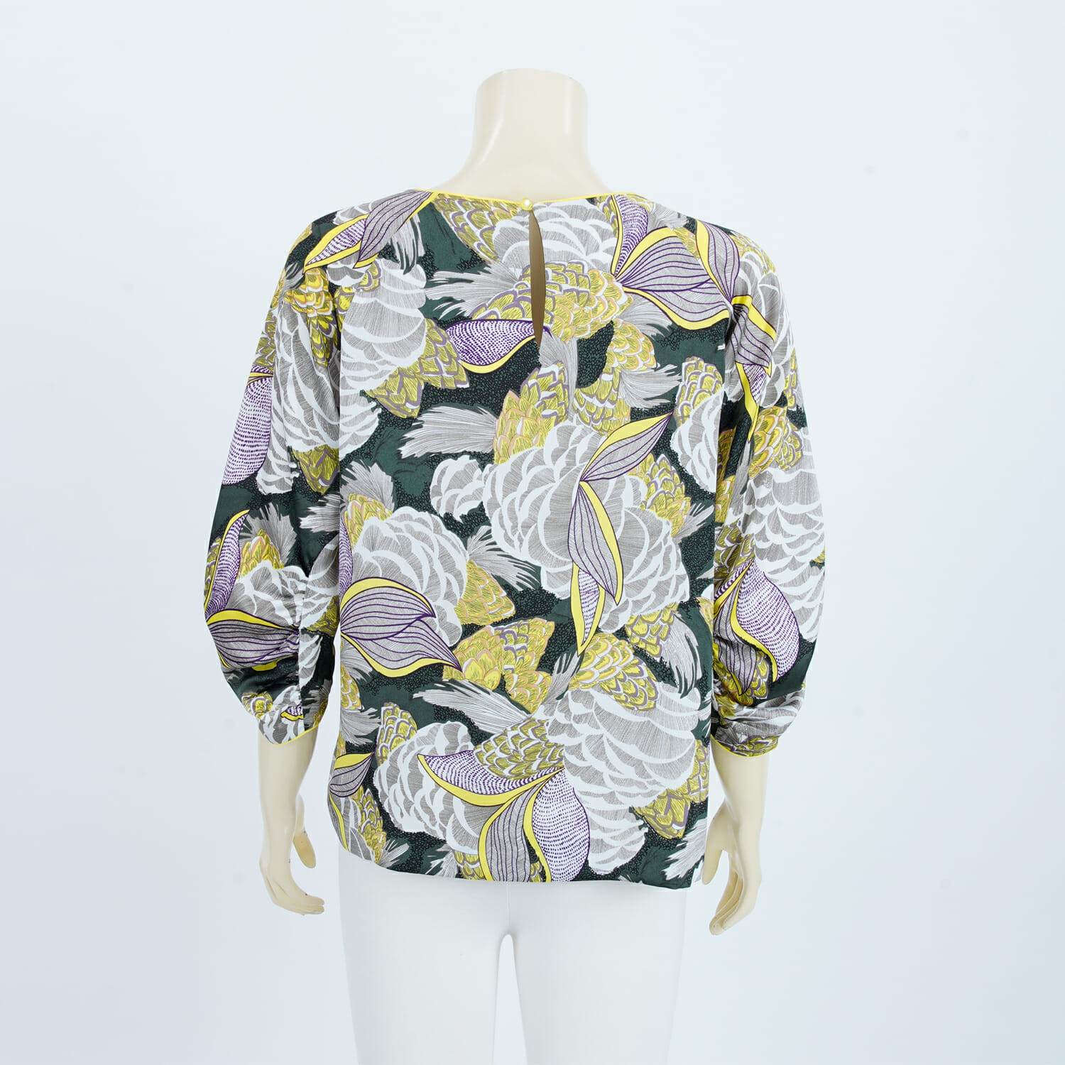 เสื้อคอปาด แขนแร็กแลน ยาว 5 ส่วน ผ้าซาติน ลายดอกไม้สไตล์กราฟิก - Image 3