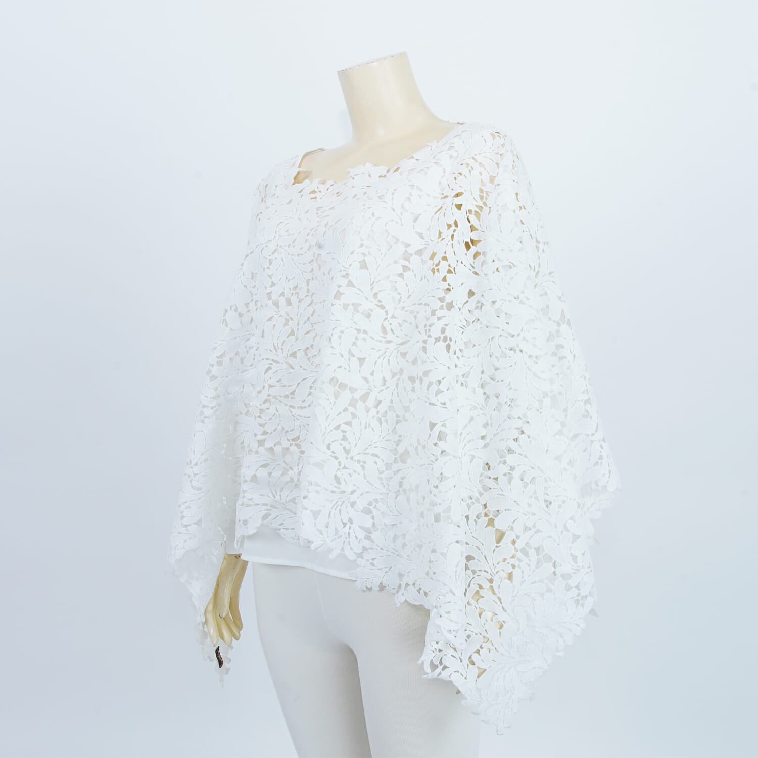 เสื้อทรง Poncho คอปาด แขนค้างคาว ผ้าลูกไม้ - Image 2