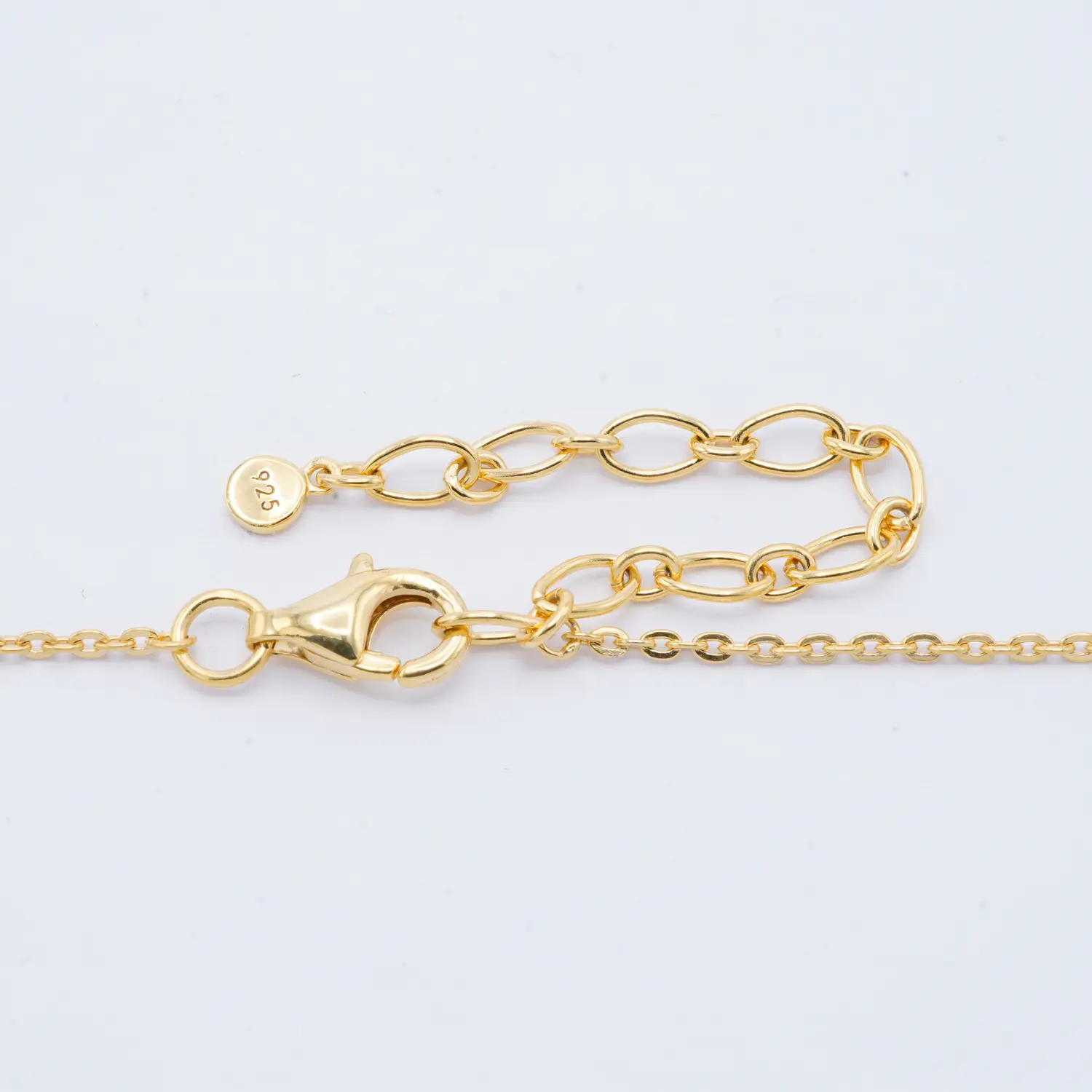 จี้พร้อมสร้อยคอ เงิน925 ชุบทอง18K ประดับทับทิมและเพชรสีขาว ดีไซน์ Celtic Knot in Ruby - Image 3