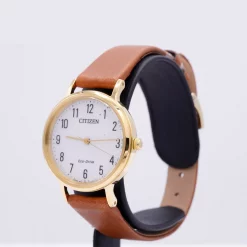 นาฬิกาข้อมือ สเตนเลส สตีลสีทอง หน้าปัดกลม สายหนังวัว ระบบ Eco-Drive - Image 4
