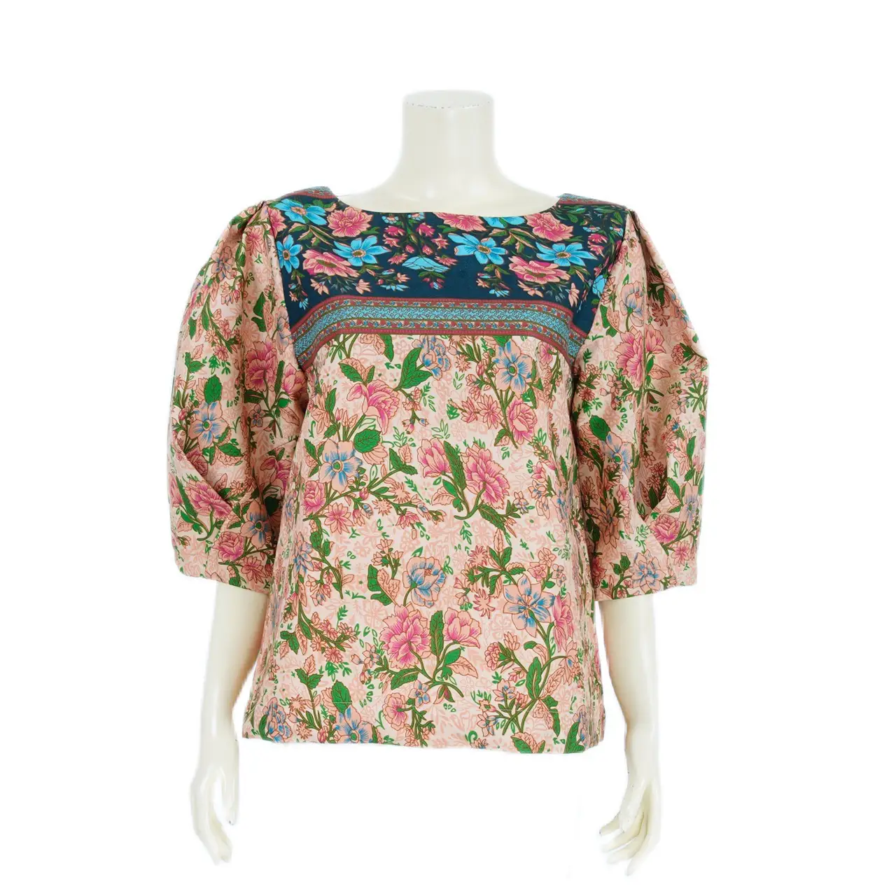 เสื้อคอกลม แขน 3 ส่วน แต่งจีบปลายแขน ผ้าปาเต๊ะลายสไตล์มุมไบ