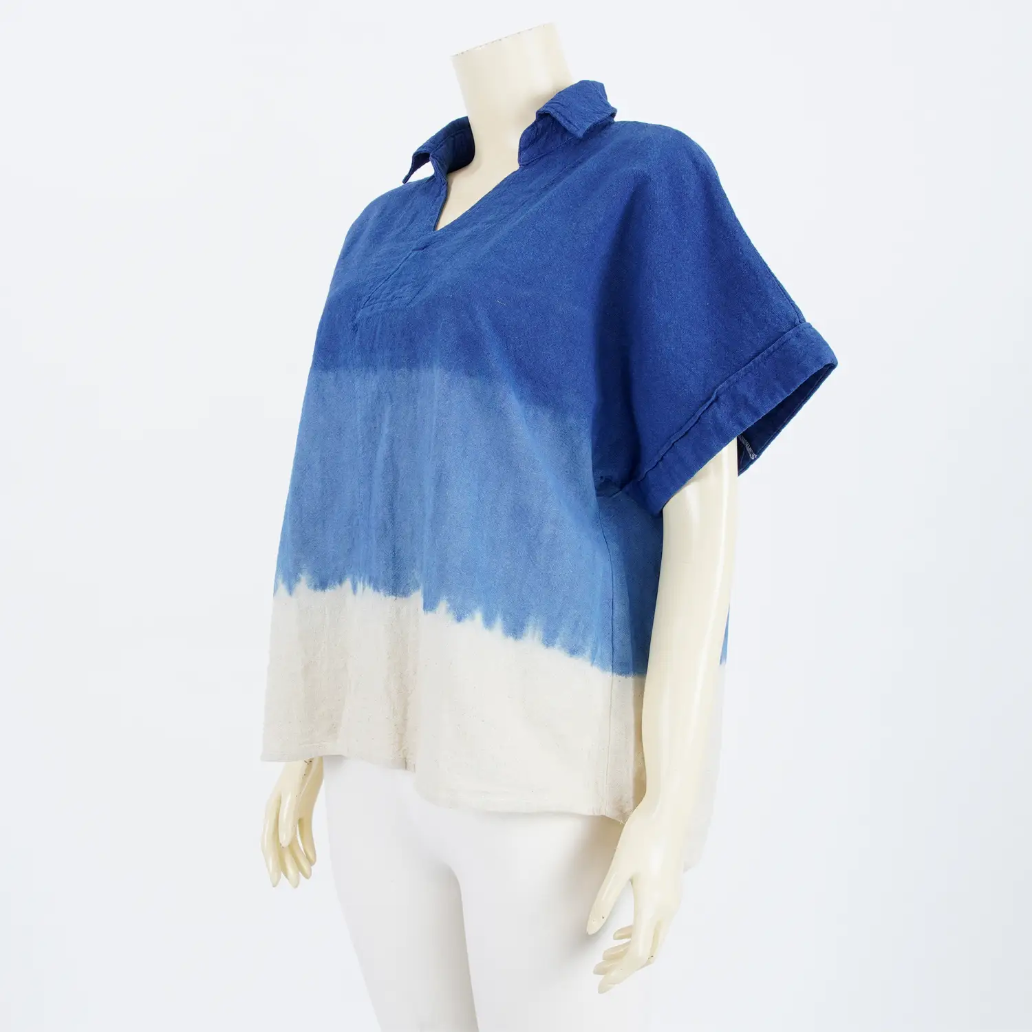 เสื้อคอปก ดีไซน์ป้าย แขนสั้นในตัว ผ้ามัดย้อมไล่เฉดสี - Image 2