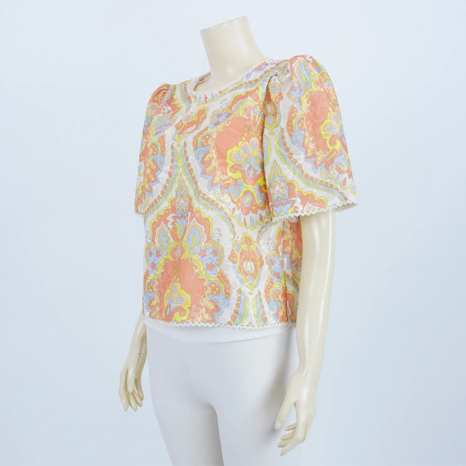 เสื้อคอกลมแต่งเทปลูกไม้ แขนสั้นรูดไหล่ตั้ง ผ้าปักและพิมพ์ลาย - Image 2