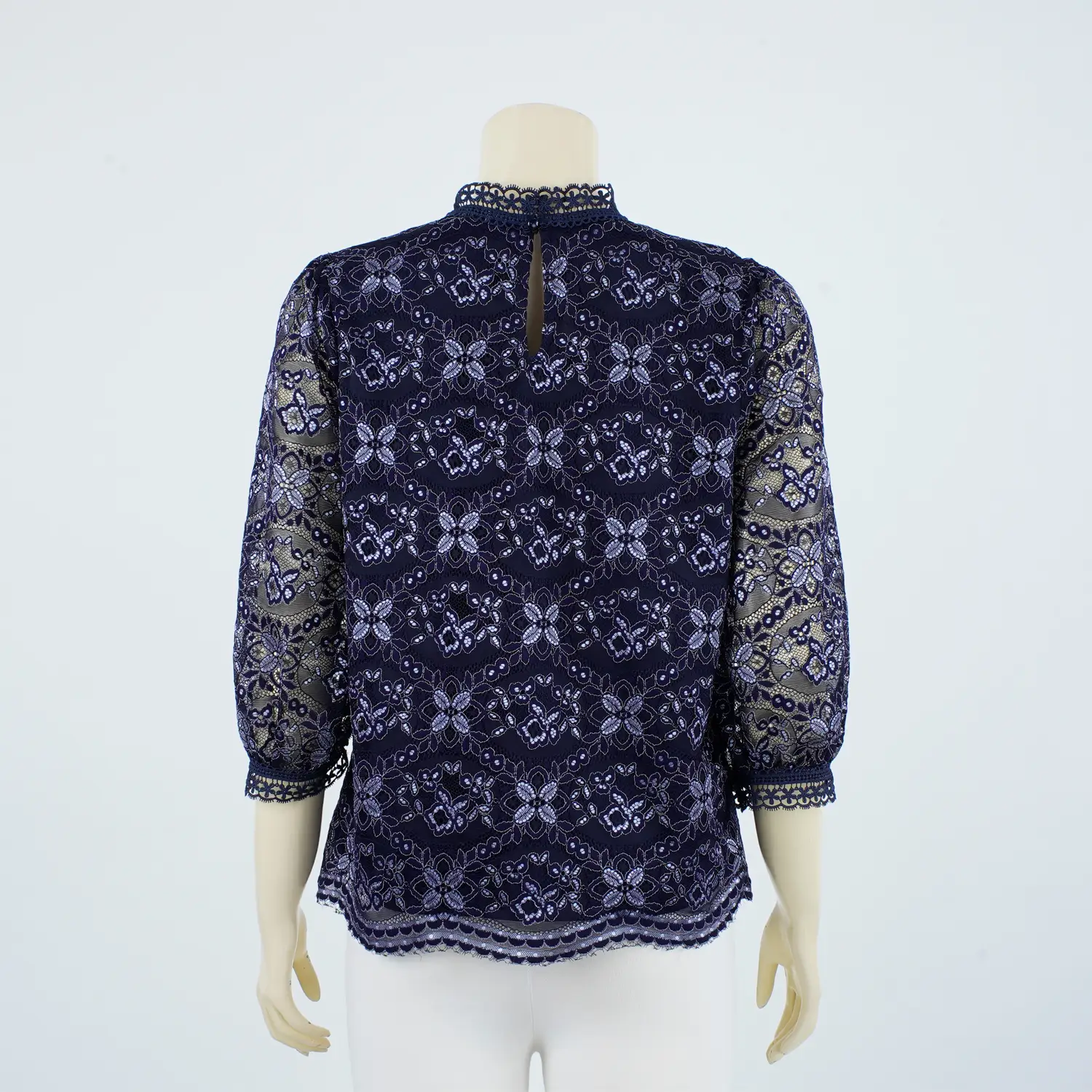 เสื้อคอตั้ง แขนพอง 4 ส่วน ผ้าลูกไม้ลายดอกไม้ - Image 3