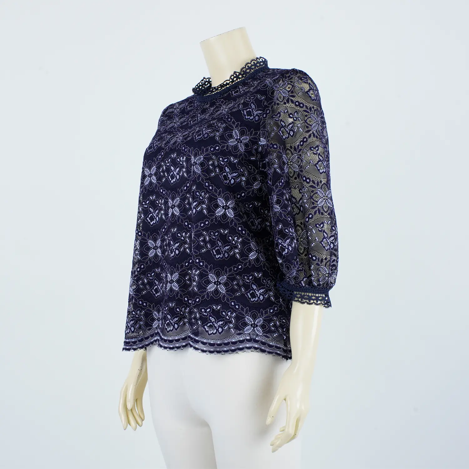 เสื้อคอตั้ง แขนพอง 4 ส่วน ผ้าลูกไม้ลายดอกไม้ - Image 2