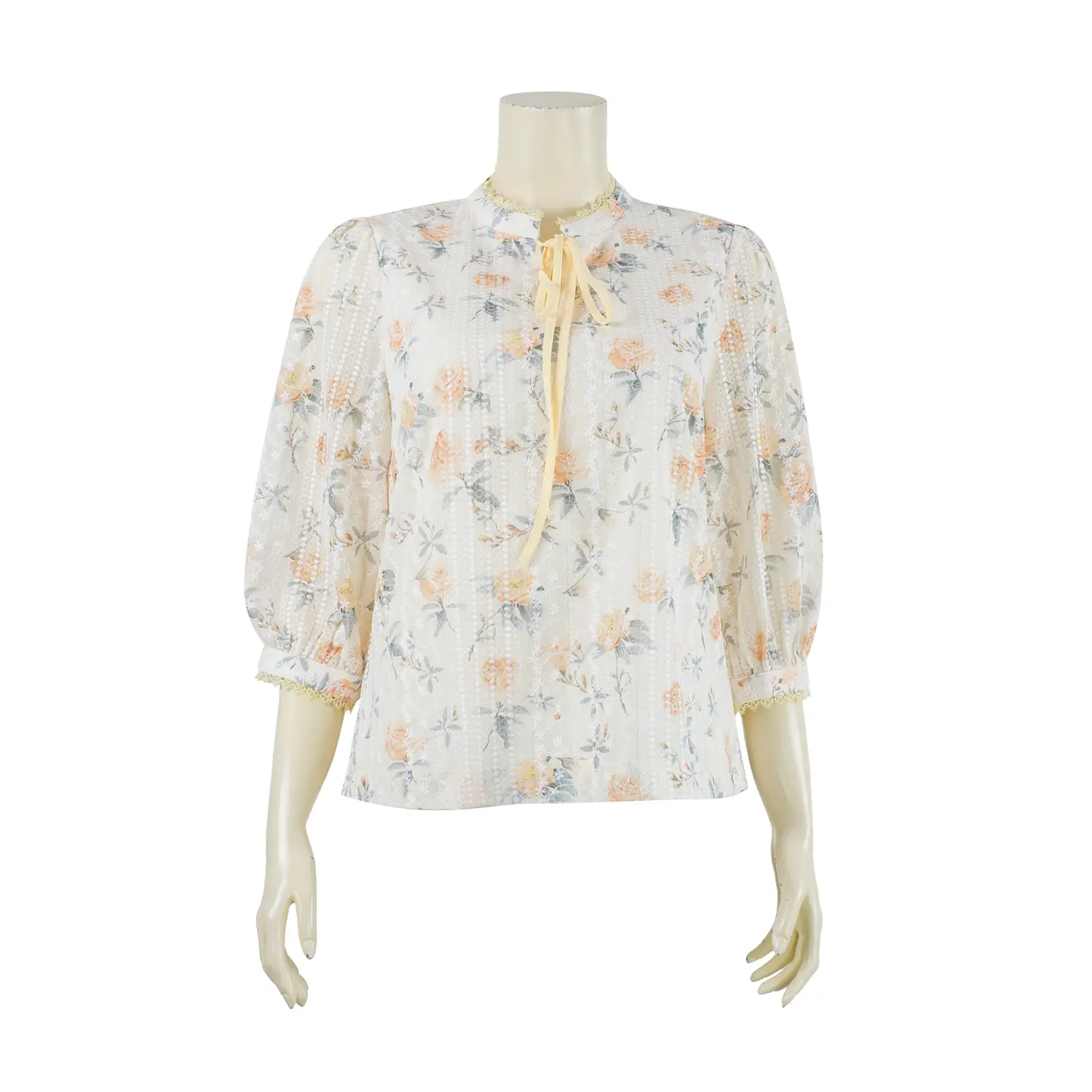 เสื้อคอตั้ง ผ่าหน้ารูปตัววี เสริมเชือกผูกโบว์ แขนพอง 4 ส่วน ผ้าปักลายพร้อม พิมพ์ลายดอกไม้