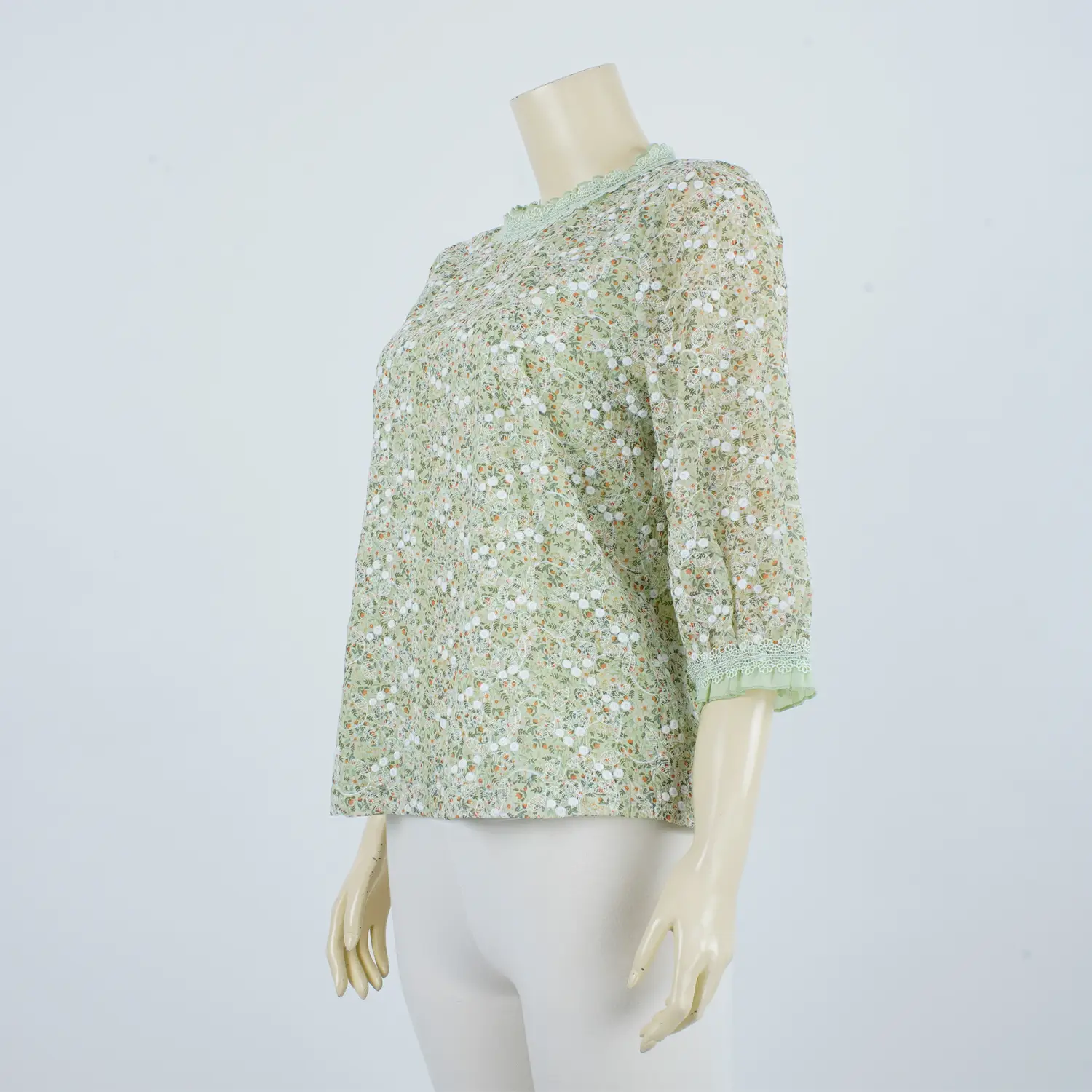 เสื้อคอตั้งแต่งระบาย แขนพองยาว 4 ส่วน ผ้าพิมพ์และปักลาย ดอกไม้และใบไม้ - Image 2