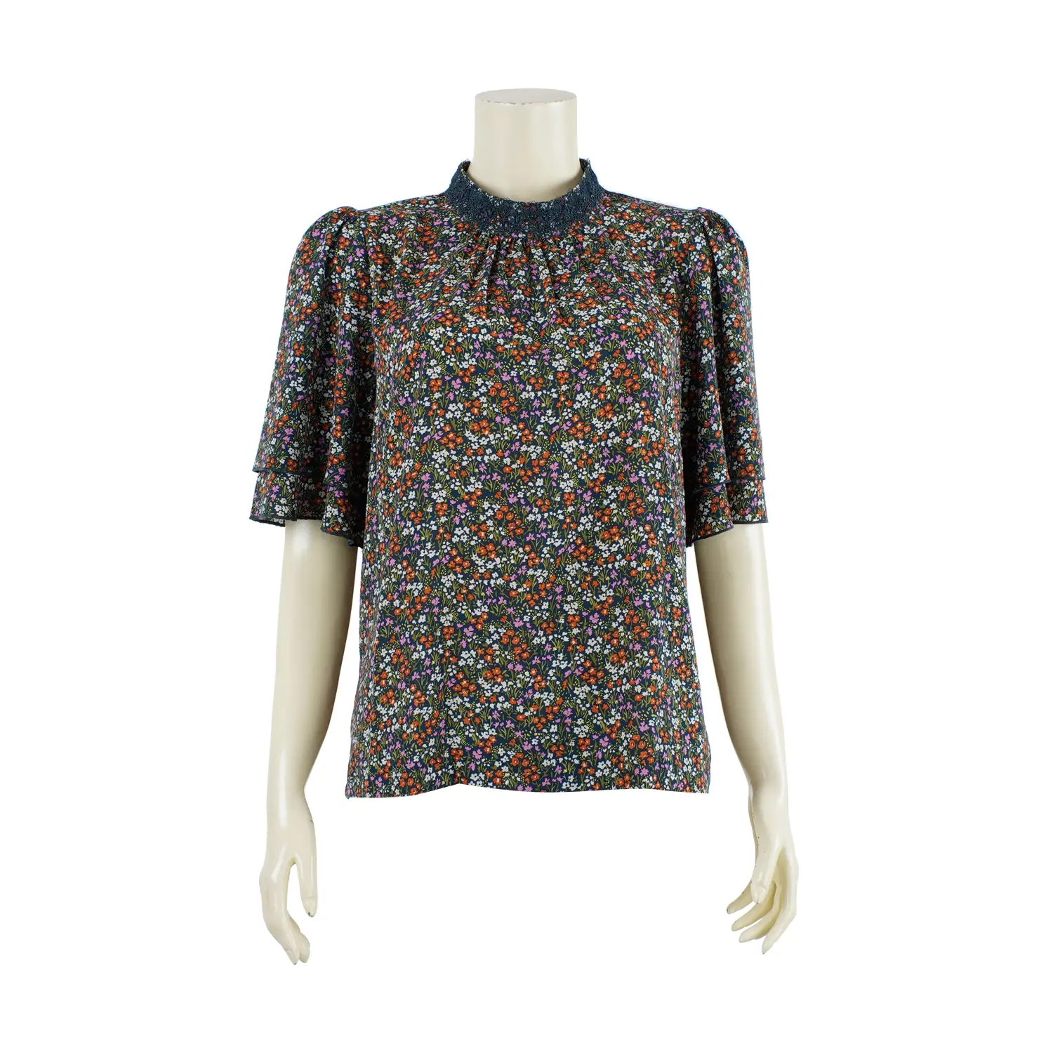 เสื้อคอตั้ง แขน 3 ส่วน ทรงกระดิ่ง 2 ชั้น ผ้าลายดอกไม้และใบไม้