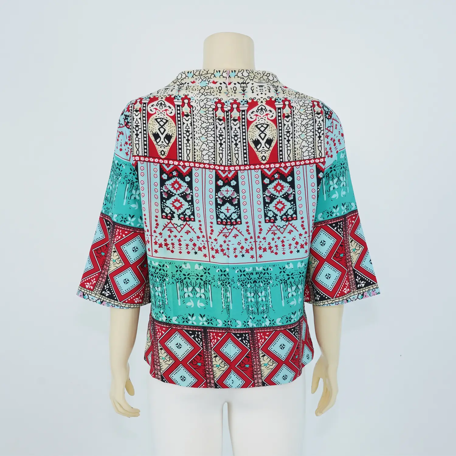 เสื้อคอตั้ง แขนกระบอก ผ้าลายกราฟิก - Image 2
