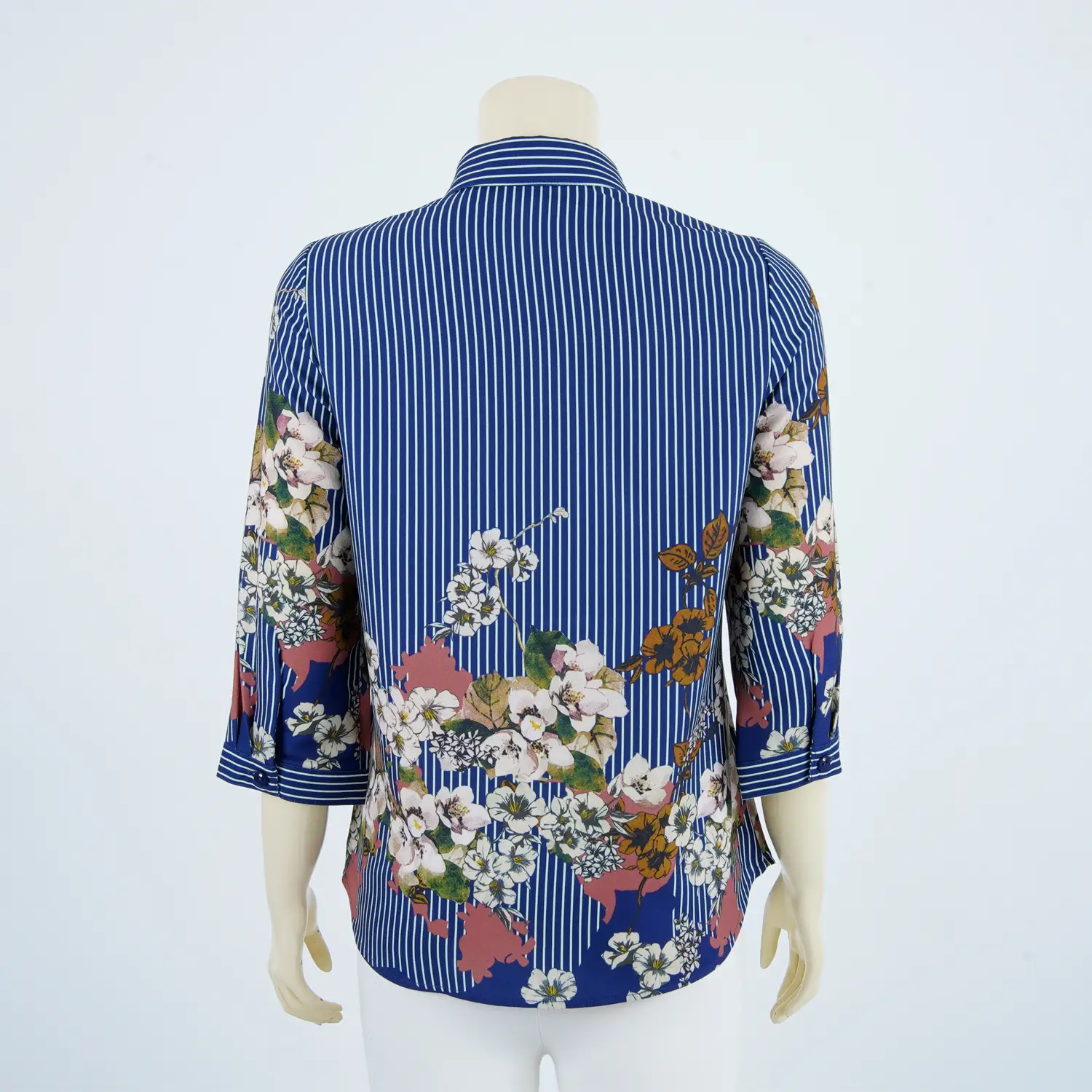 เสื้อเชิ้ต แขนกระบอก ยาว 4 ส่วน ผ้าลายเส้นตรงและดอกไม้ - Image 3