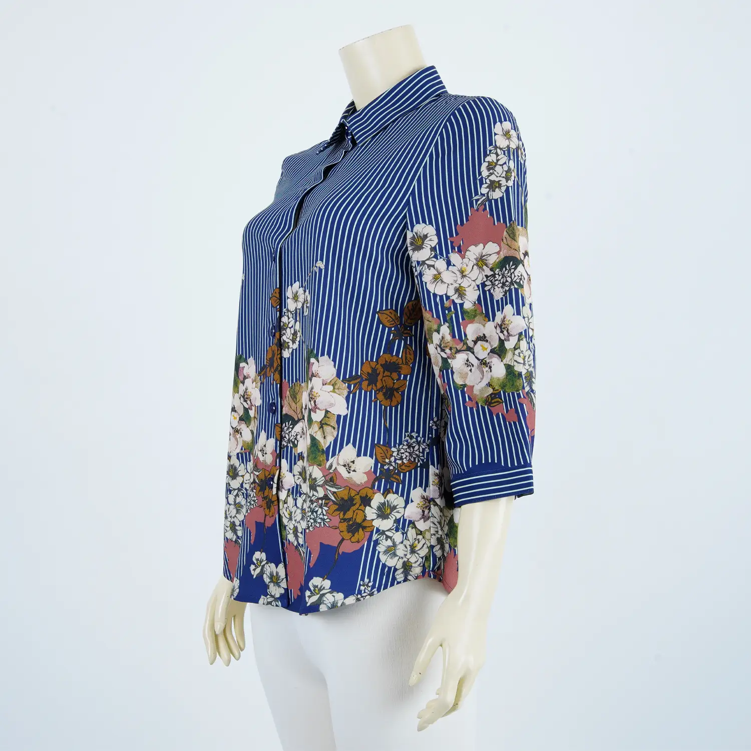 เสื้อเชิ้ต แขนกระบอก ยาว 4 ส่วน ผ้าลายเส้นตรงและดอกไม้ - Image 2