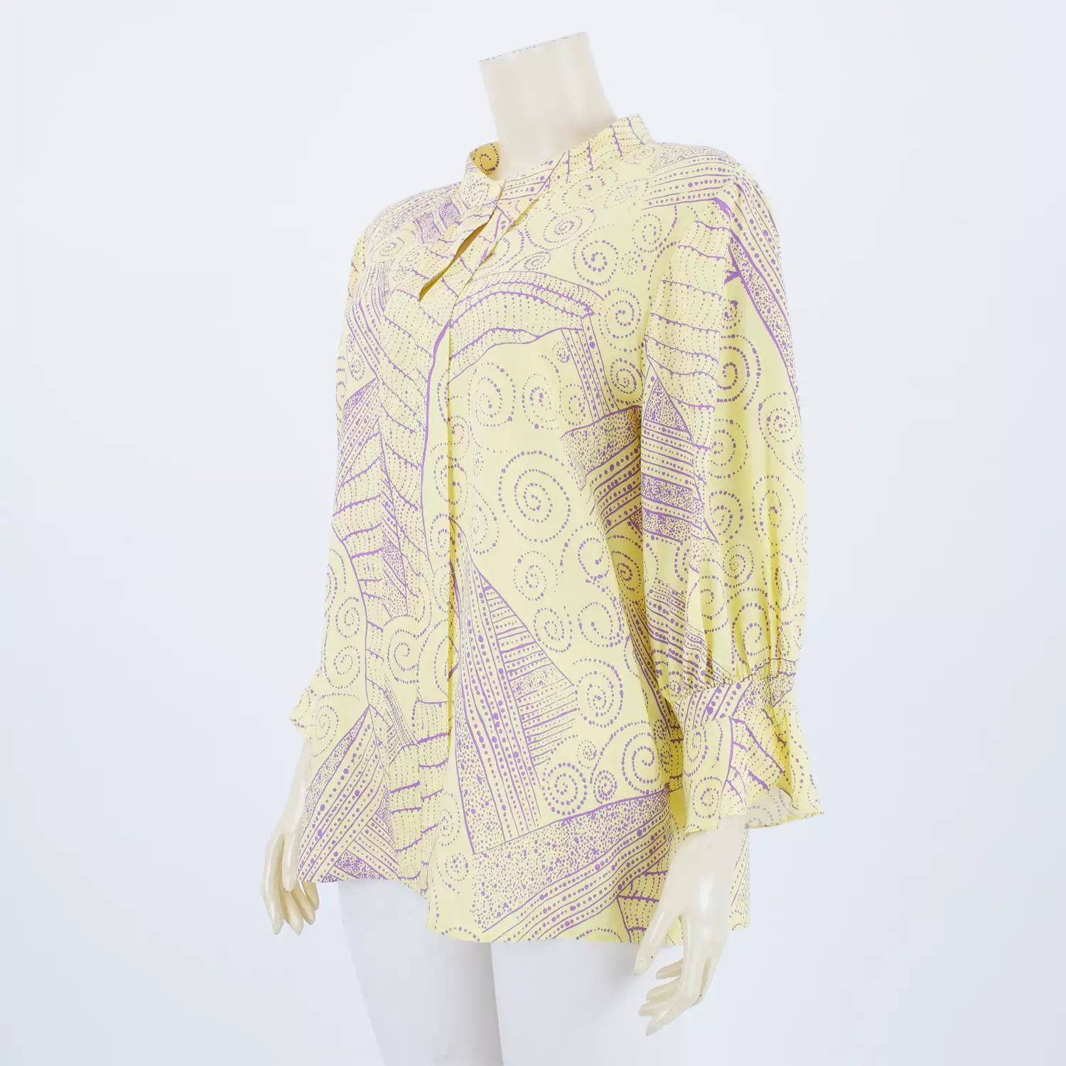 เสื้อคอตั้ง แขน 4 ส่วน ปลายแขนระบาย ลายกราฟิก - Image 3
