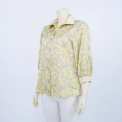 เสื้อคอปกปีกนก แขนกระบอก รูดปลายแขนพอง ผ้าลายเครือเถา - Image 2