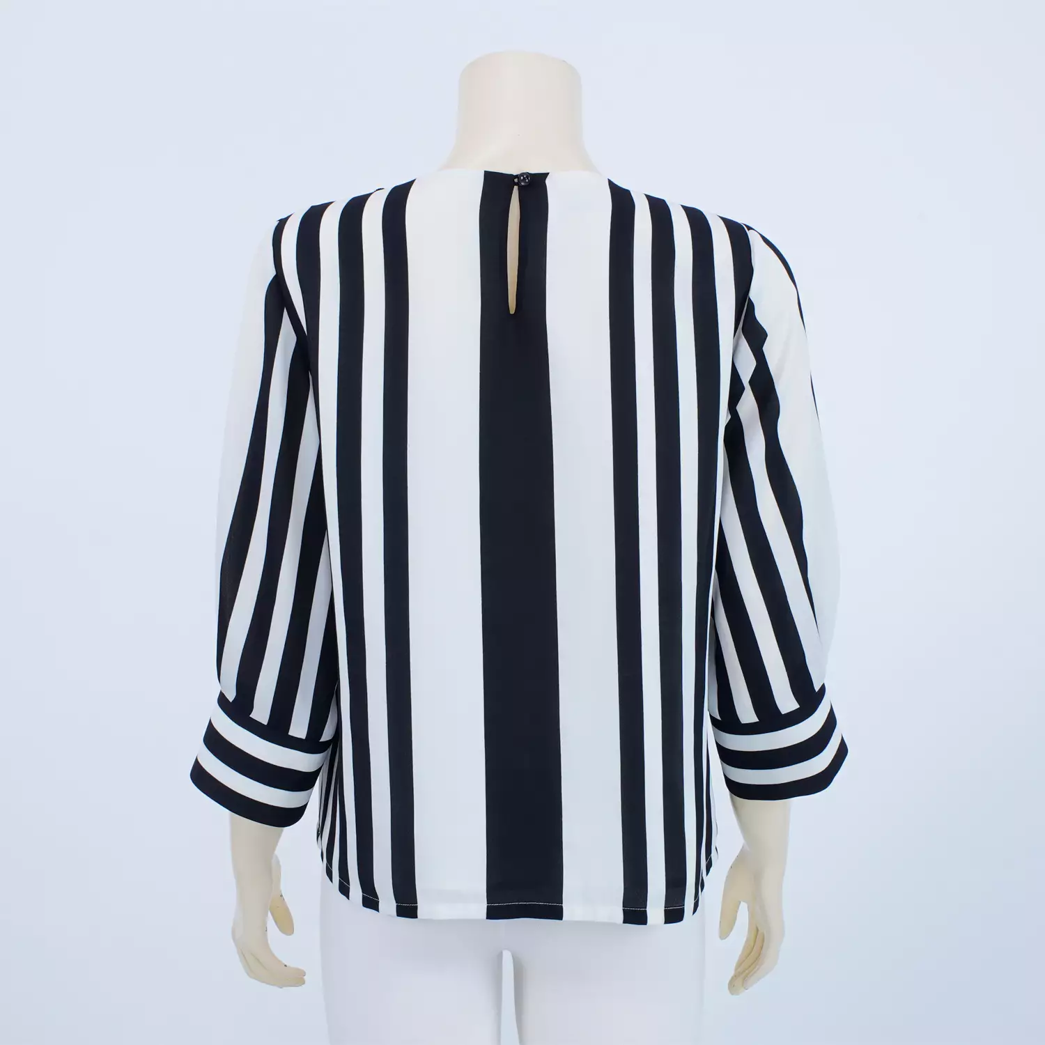 เสื้อคอกลม แต่งลูกไม้ระย้า แขนกระบอก ยาว 4 ส่วน ผ้าลายทาง - Image 3