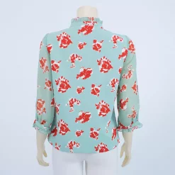 เสื้อคอตั้งแต่งระบาย แขนกระบอก ยาว 4 ส่วน ผ้าลายดอกไม้ - Image 3
