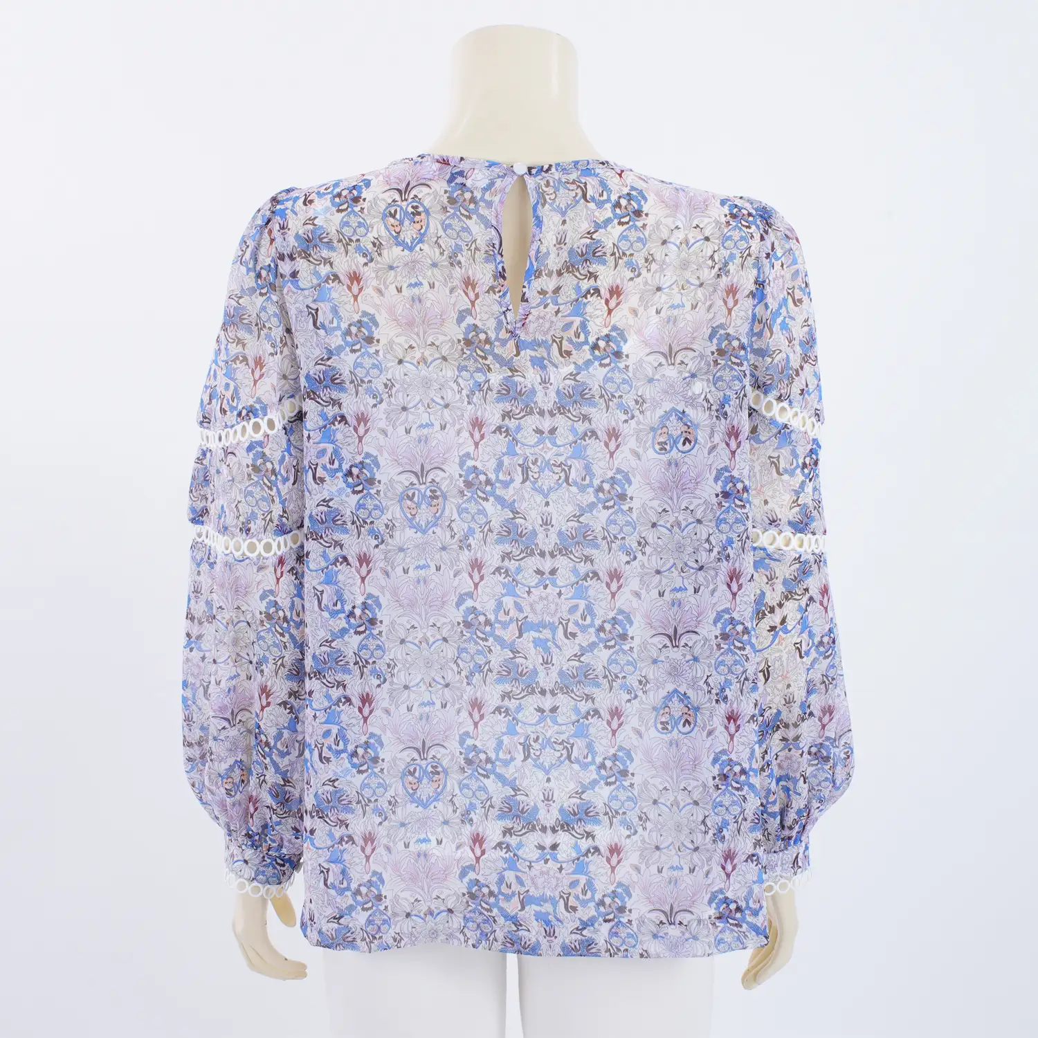 เสื้อคอกลม แขนยาว แต่งเทปลูกไม้ ผ้าชีฟองลายดอกไม้ - Image 2