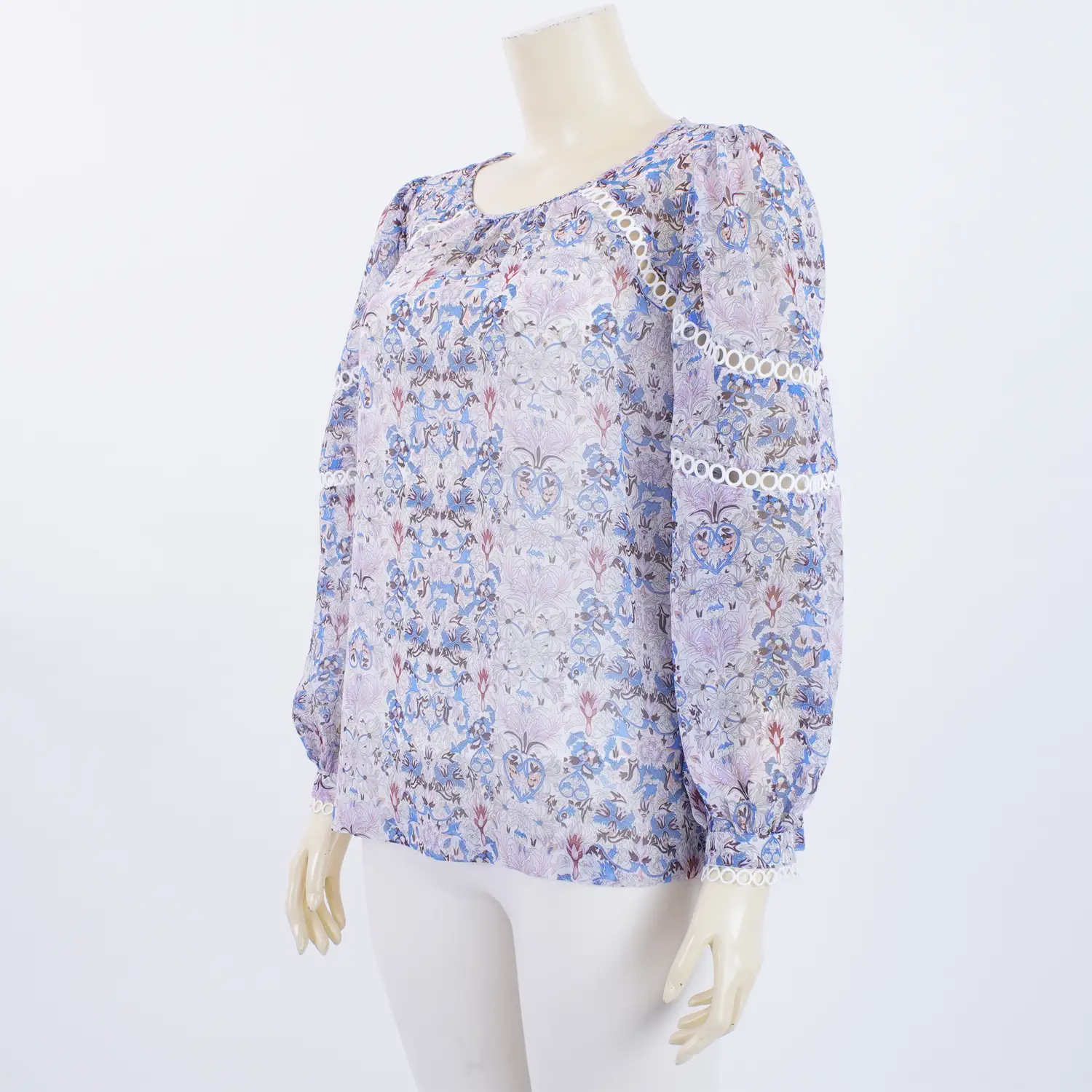 เสื้อคอกลม แขนยาว แต่งเทปลูกไม้ ผ้าชีฟองลายดอกไม้ - Image 3