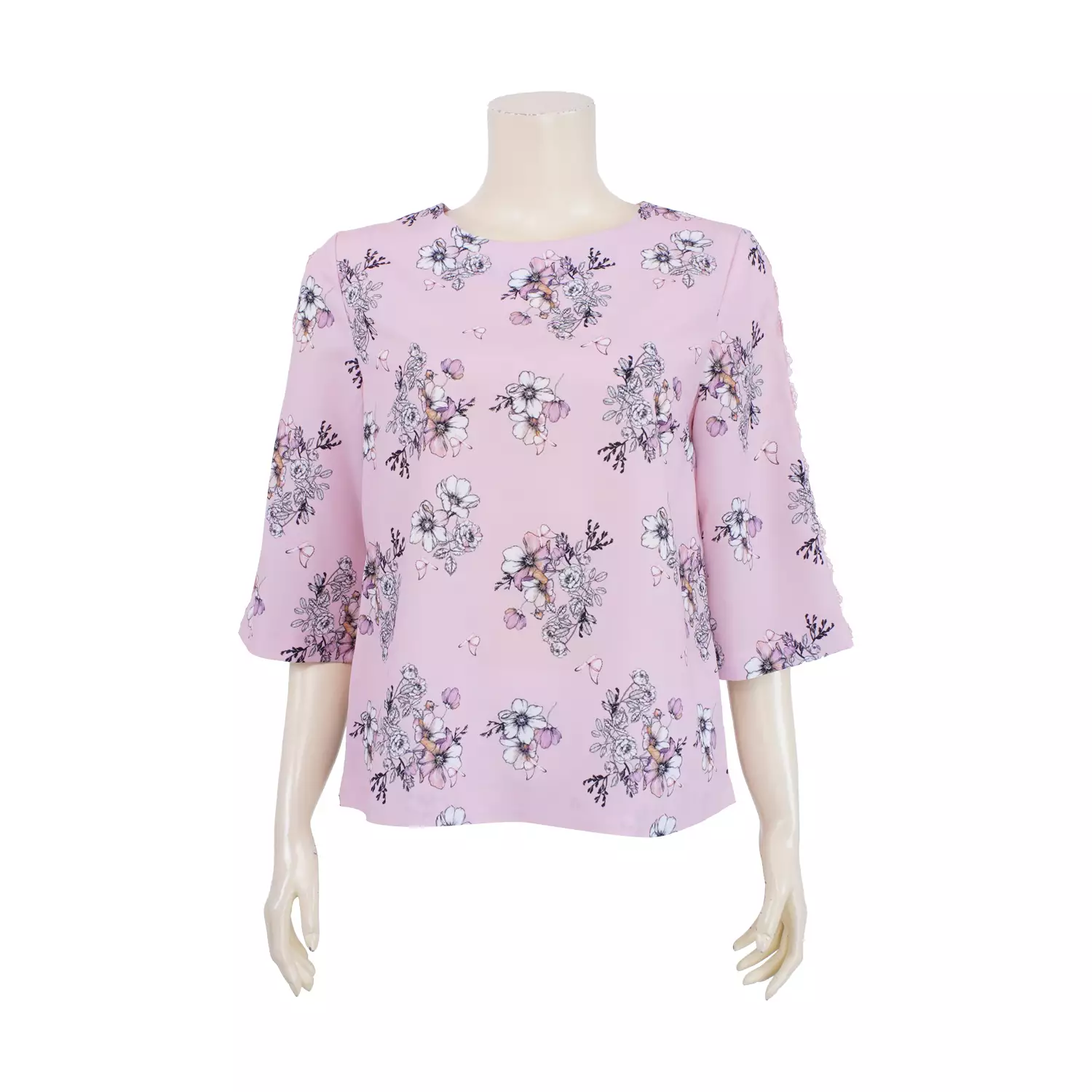 เสื้อคอกลม แขน 4 ส่วน แต่งเทปลูกไม้แนวดิ่ง ผ้าลายดอกไม้และผีเสื้อ