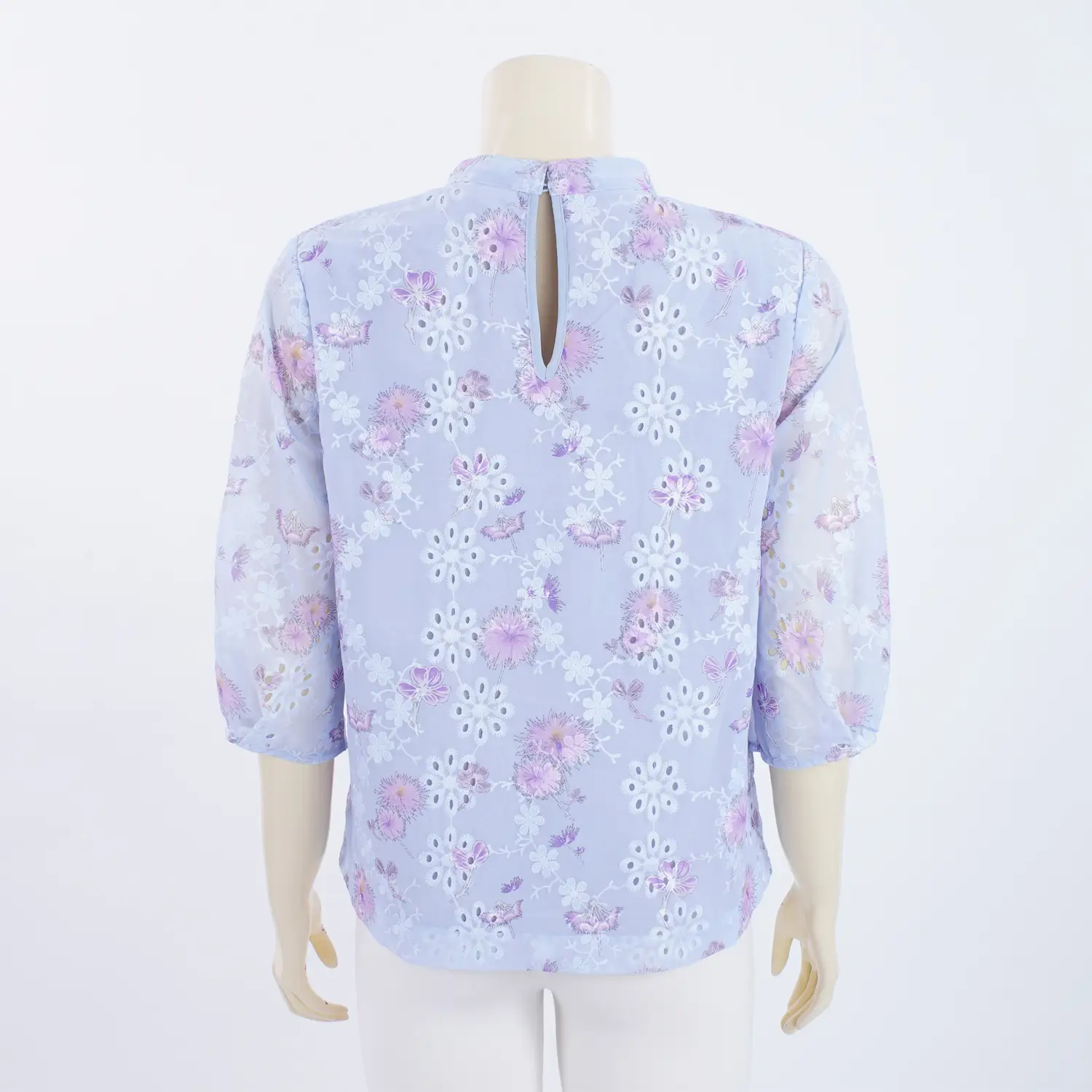 เสื้อคอตั้ง แขนพอง 4 ส่วน ผ้าพิมพ์และ ปักฉลุลายดอกไม้ - Image 3
