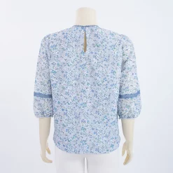เสื้อคอกลม แขนพอง 4 ส่วน  ผ้าพิมพ์และปัก ลายดอกไม้โทนสีฟ้า - Image 3