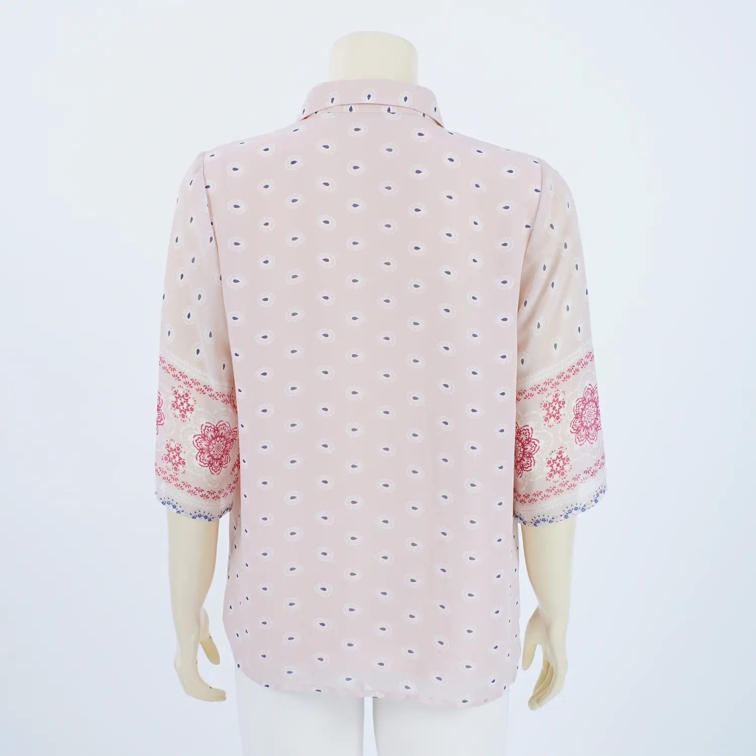 เสื้อเชิ้ต แขนกระบอก ยาว 3 ส่วน ผ้าลายดอกไม้ และเพสลีย์ - Image 3