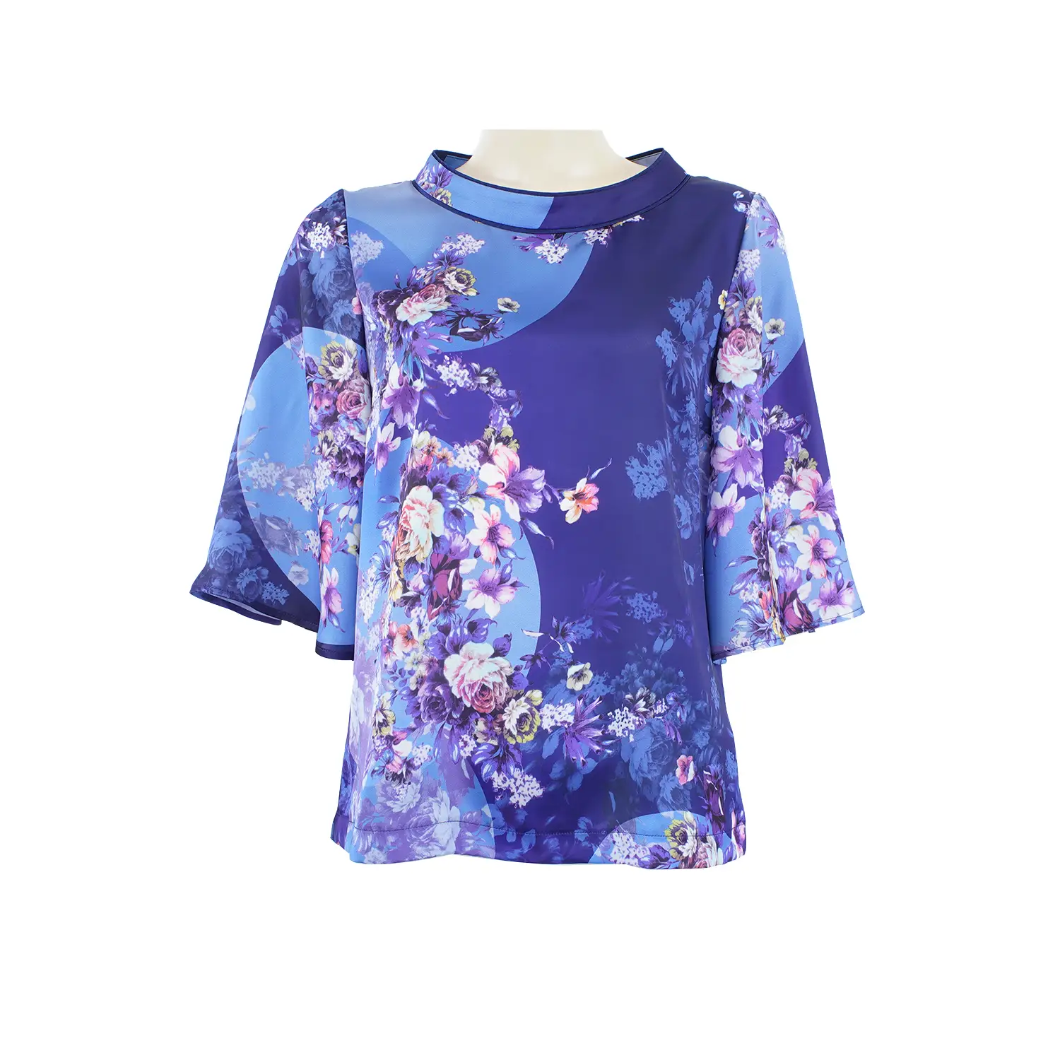 เสื้อคอตั้ง แขนทรง A-Line ยาว 4 ส่วน ผ้าลายดอกไม้ยามค่ำคืน