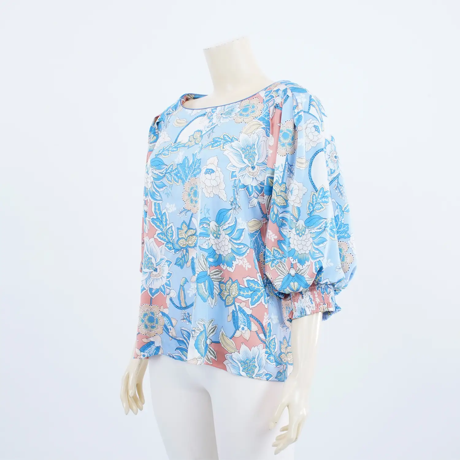 เสื้อคอปาด แขนแร็กแลนพอง ยาว 4 ส่วน ผ้าลายดอกไม้ - Image 3