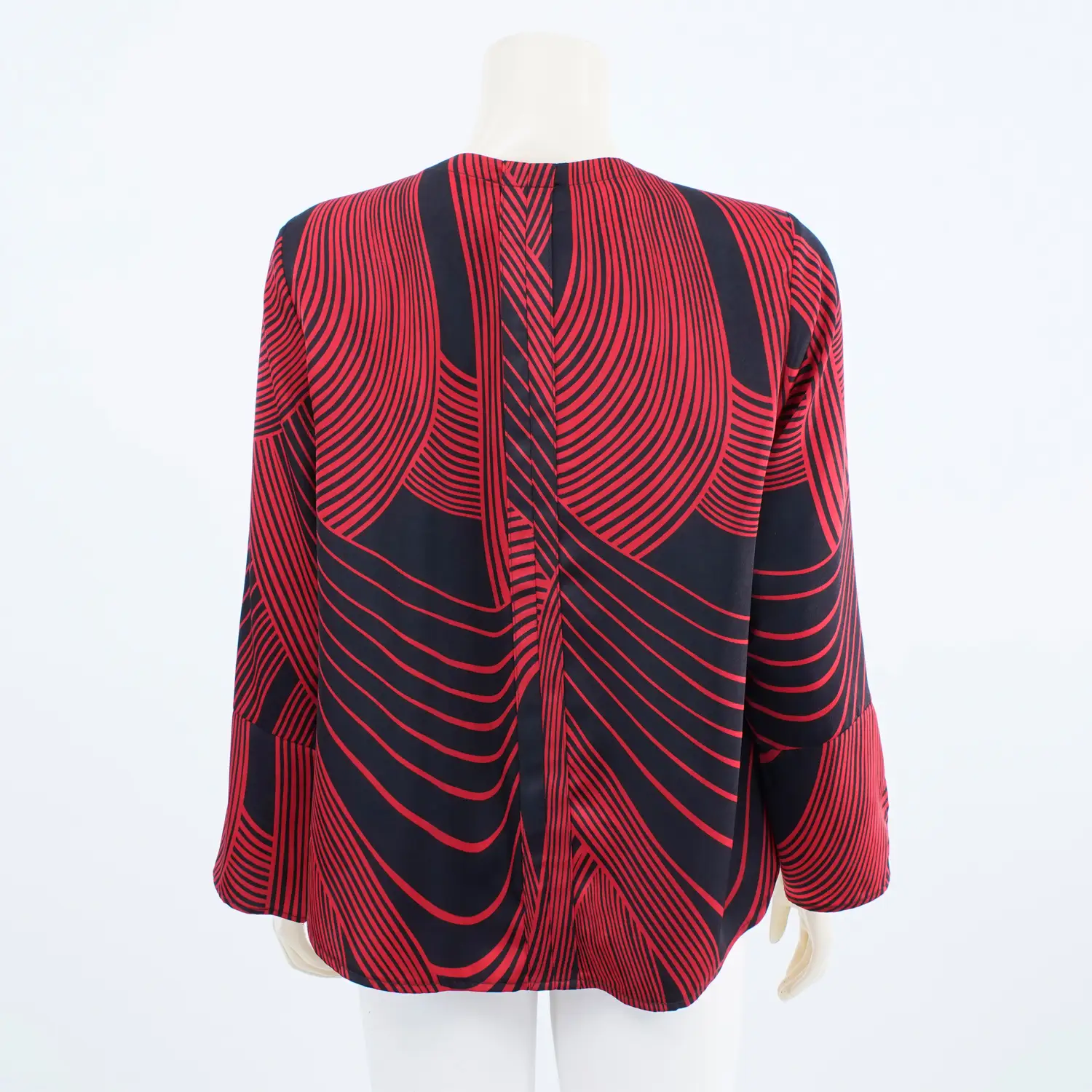 เสื้อคอวี แขนยาวผ่าปลายแขน ผ้าลายกราฟิก - Image 2