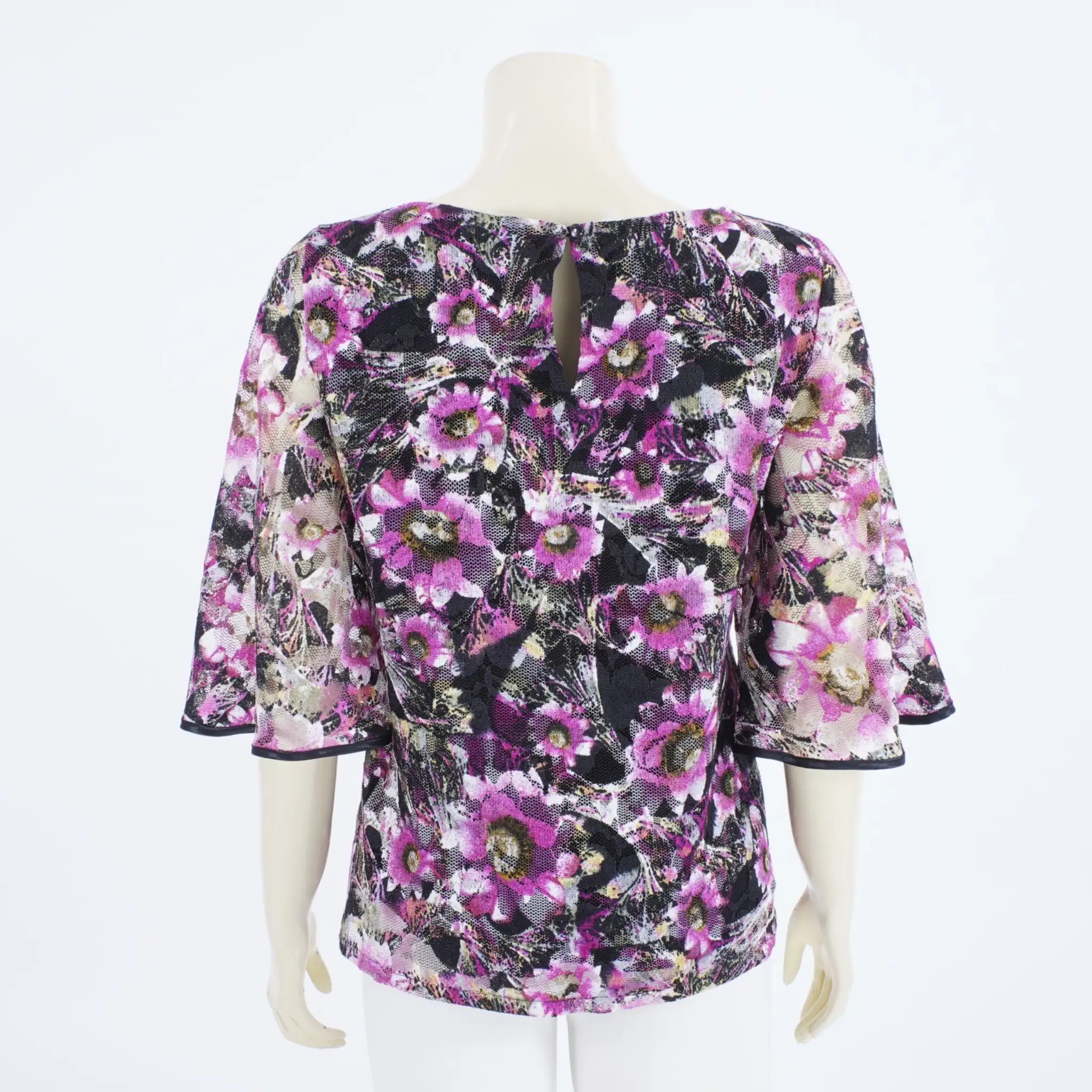 เสื้อคอปาด แขนระบายยาว 3 ส่วน ผ้าลูกไม้ราเชล ลายดอกไม้ - Image 2