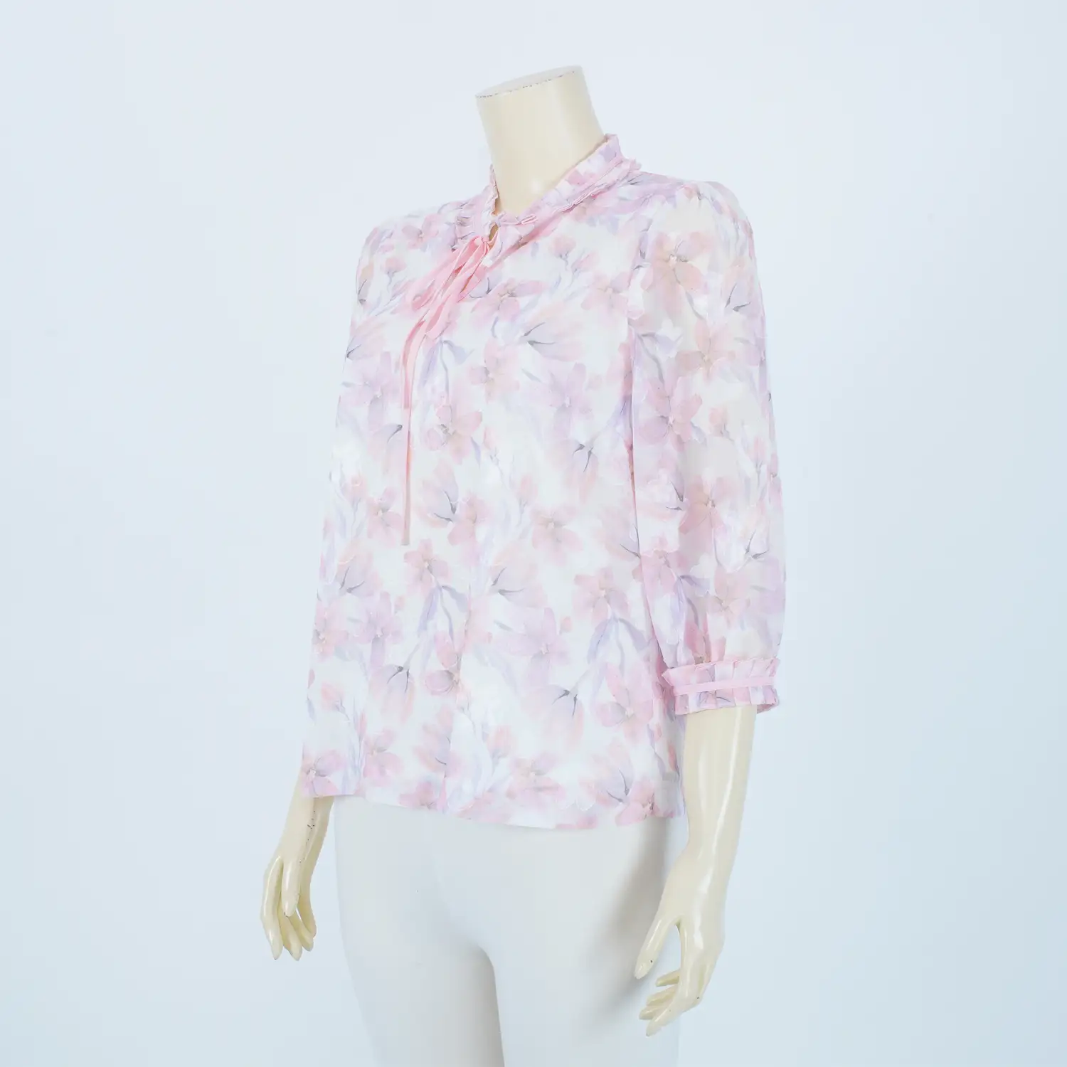 เสื้อคอตั้ง จับจีบทวิสต์ผูกโบว์ แขนพองยาว 4 ส่วน ผ้าเบิร์นเอ้าท์ลายดอกไม้ - Image 3