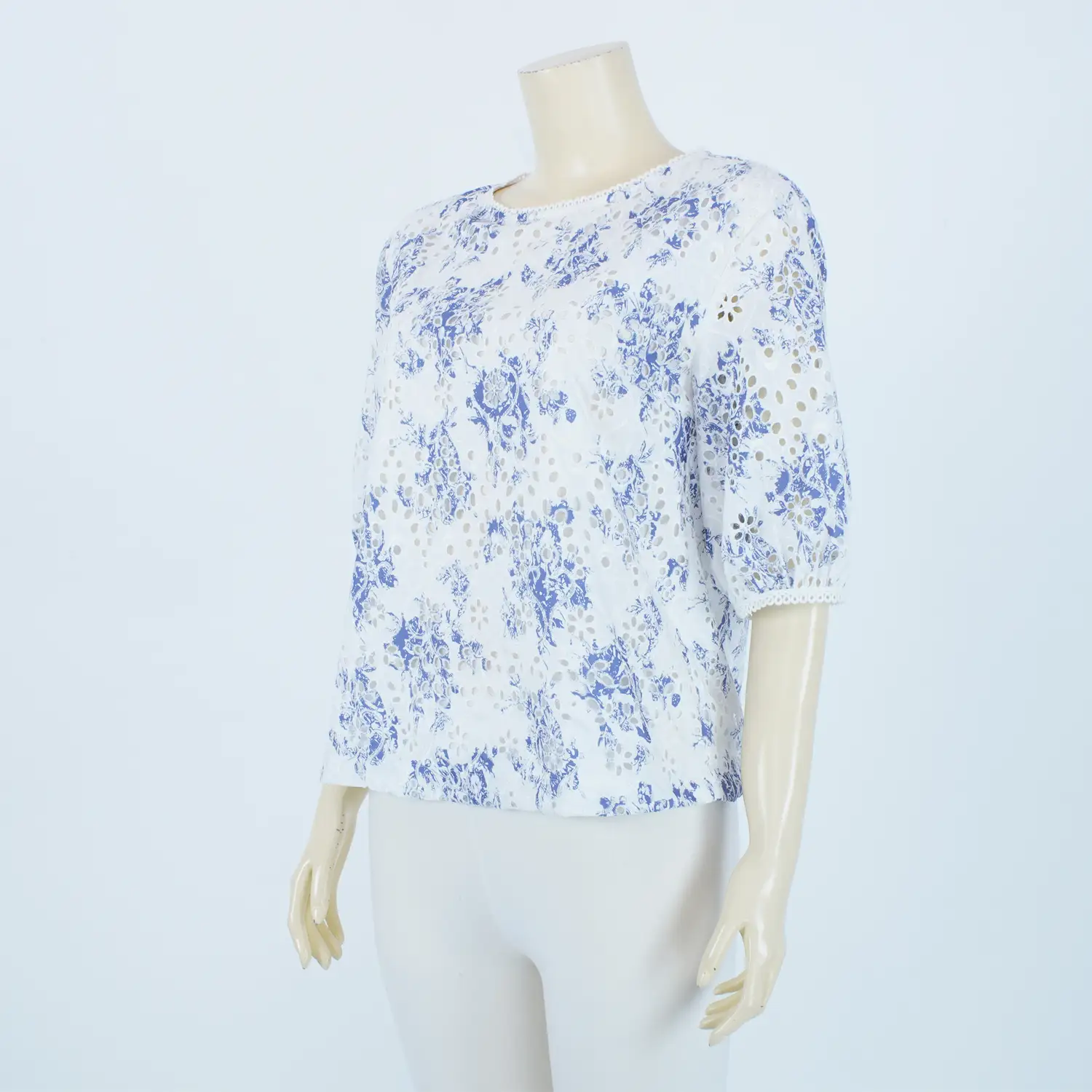 เสื้อคอกลม แขนพองยาว 3 ส่วนผ้าปักฉลุและพิมพ์ลาย - Image 3