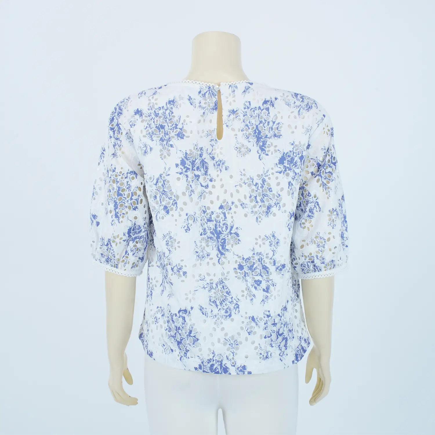 เสื้อคอกลม แขนพองยาว 3 ส่วนผ้าปักฉลุและพิมพ์ลาย - Image 2