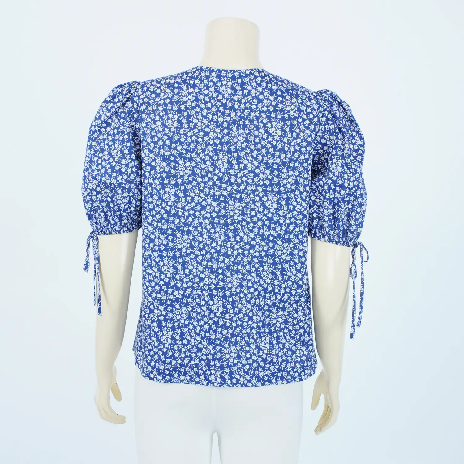 เสื้อคอวี แขนสั้น แขนพอง ผ้าลายดอกไม้ - Image 2