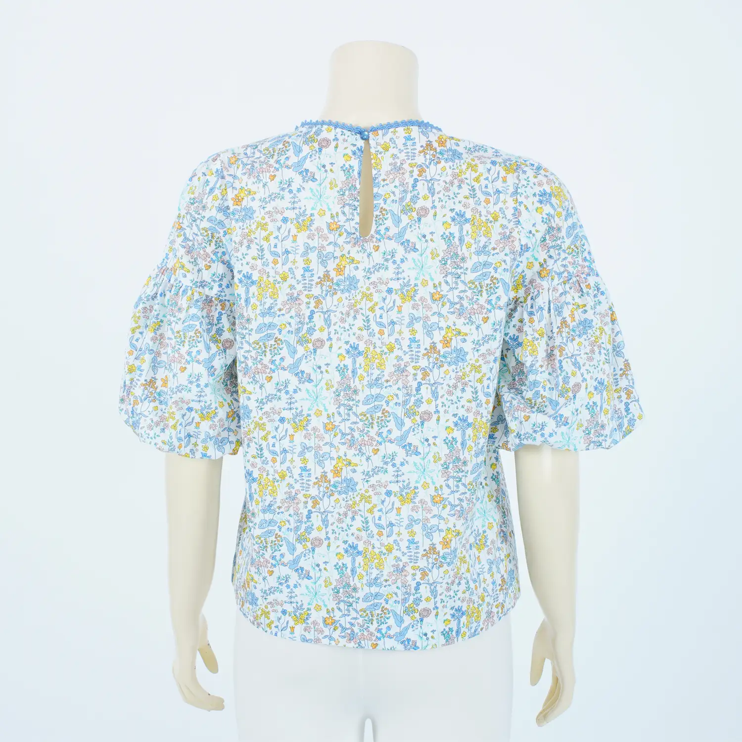 เสื้อคอกลม แขนกระบอกตัดต่อแขนบอลลูนผ้าลายทุ่งดอกไม้ - Image 3