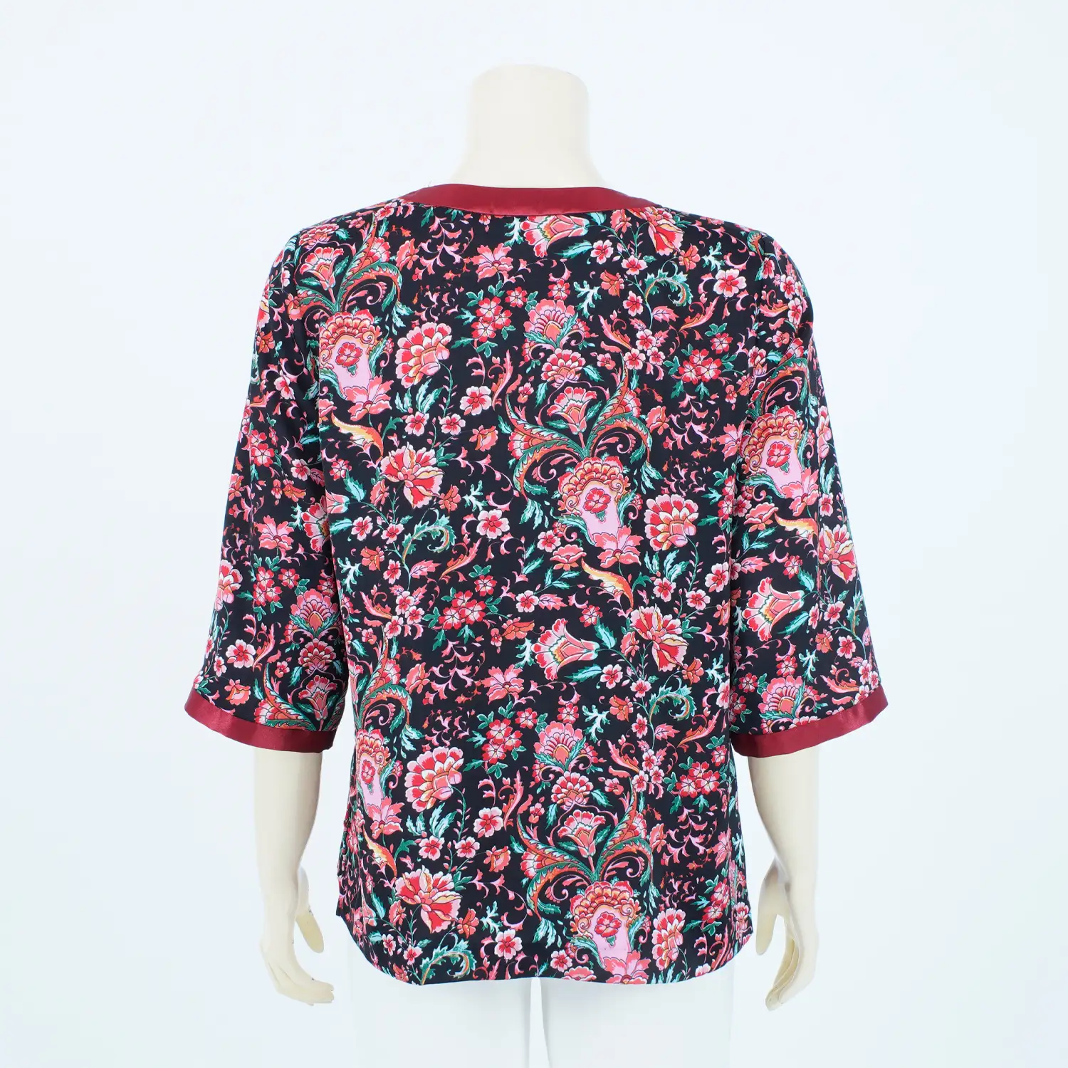 เสื้อคอวี แขน 3 ส่วน ผ้าคอตตอน ซาทีนลายดอกไม้ - Image 3