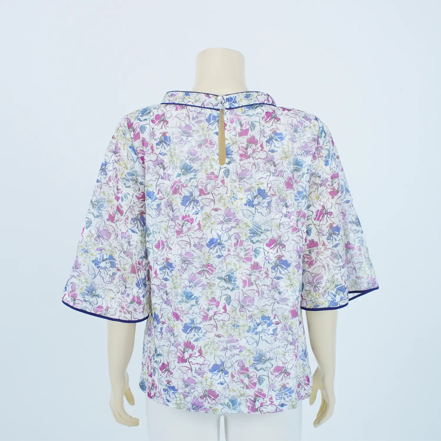 เสื้อสตรีคอตั้ง แขนยาว 4 ส่วน ผ้าชีฟองปักลาย - Image 3