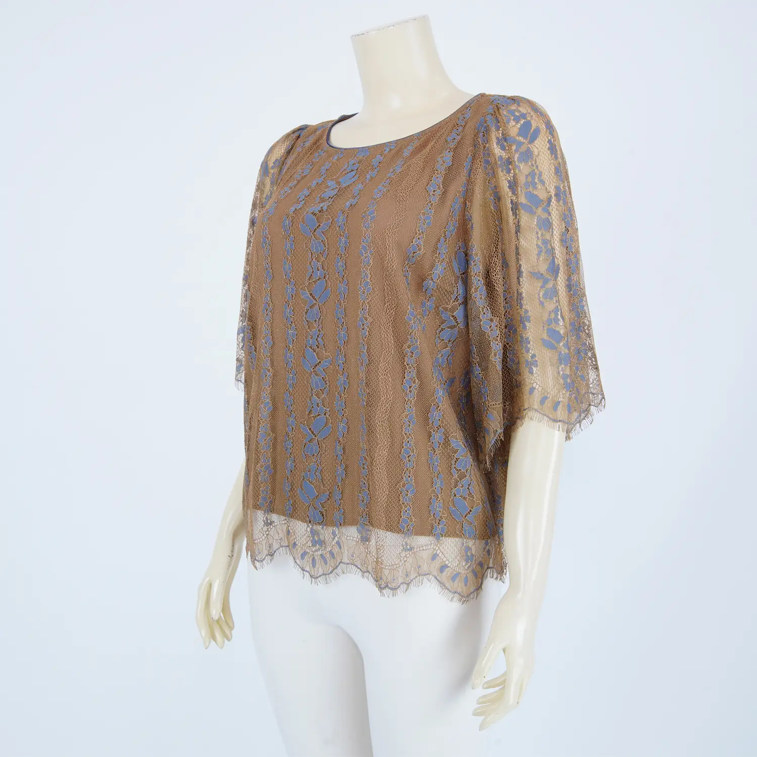 เสื้อคอปาด แขนบานทรงกระดิ่ง ยาว 3 ส่วน ผ้าลูกไม้แฟนซี ลายทางลายดอกไม้ - Image 2