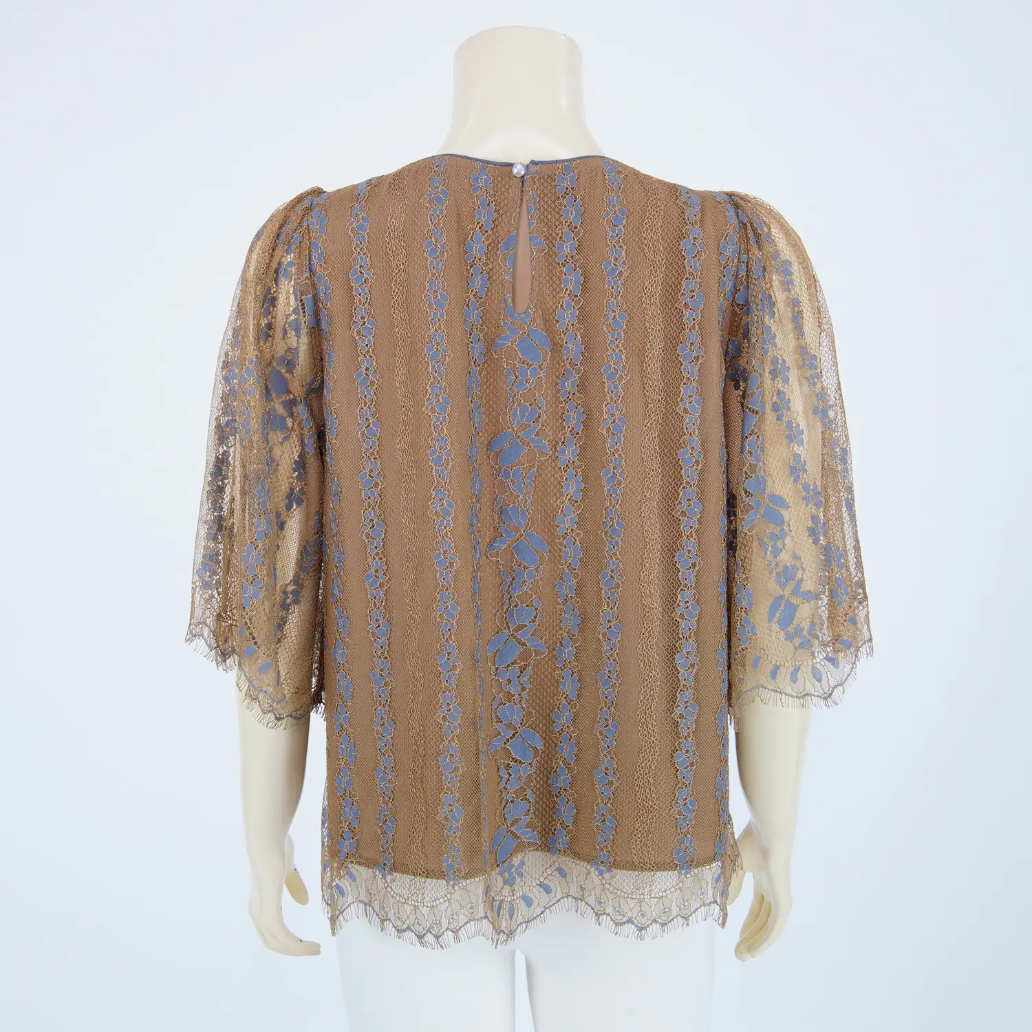เสื้อคอปาด แขนบานทรงกระดิ่ง ยาว 3 ส่วน ผ้าลูกไม้แฟนซี ลายทางลายดอกไม้ - Image 3