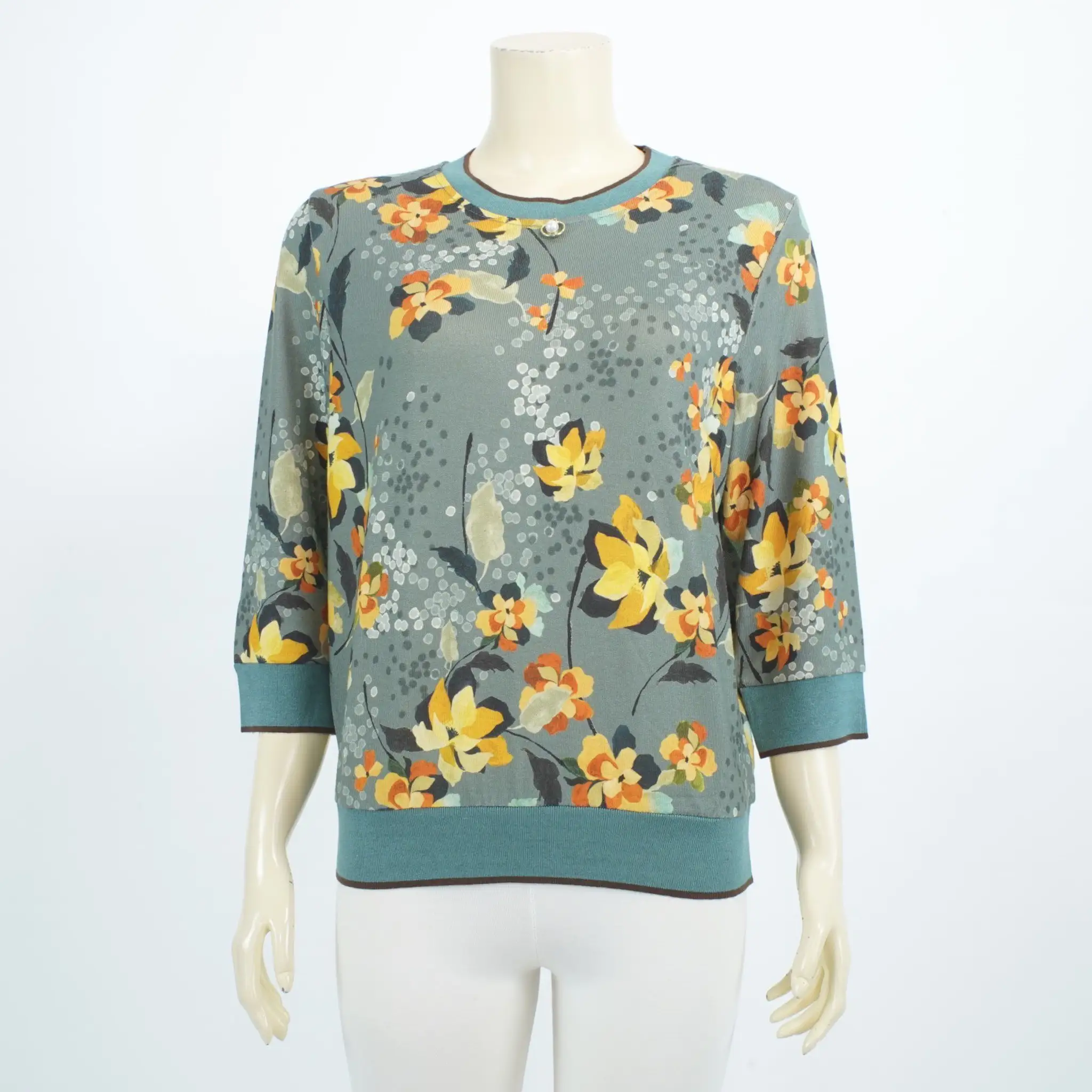 เสื้อคอกลม แขน 4 ส่วน ผ้ายืดลายดอกไม้ - Image 2
